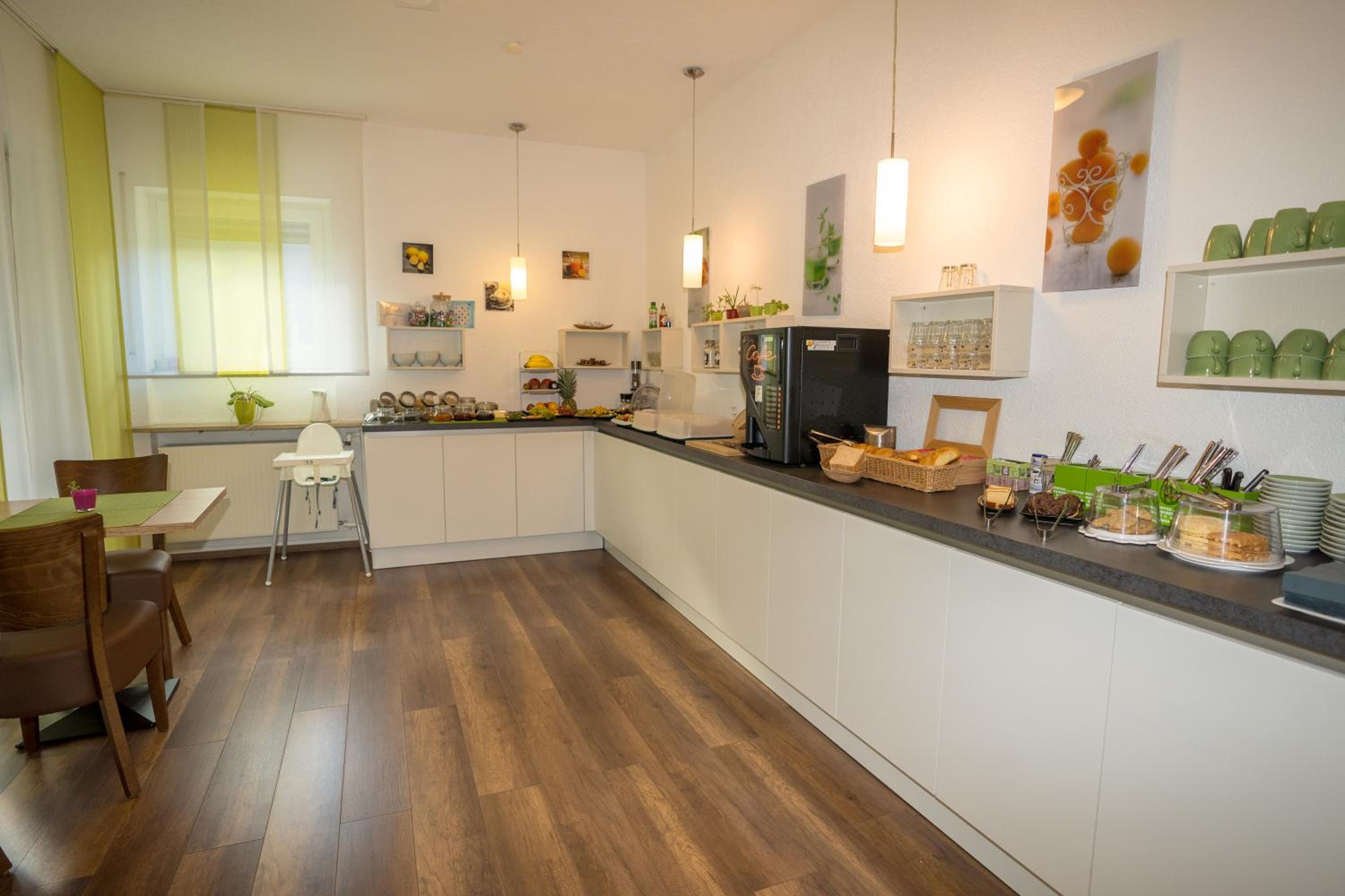 B&B Outlet Hotel - Metzingen - Bad Urach - Free Parking
