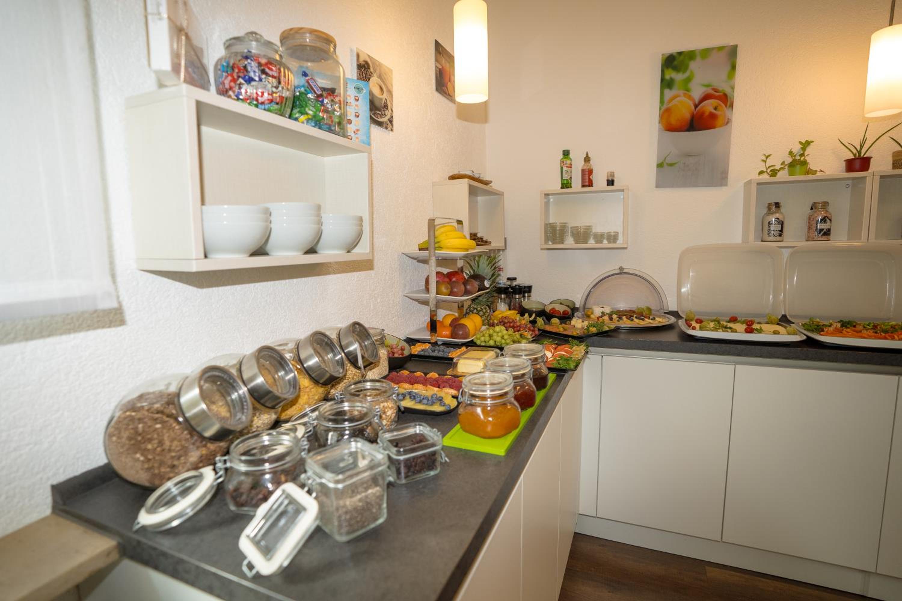 B&B Outlet Hotel - Metzingen - Bad Urach - Free Parking