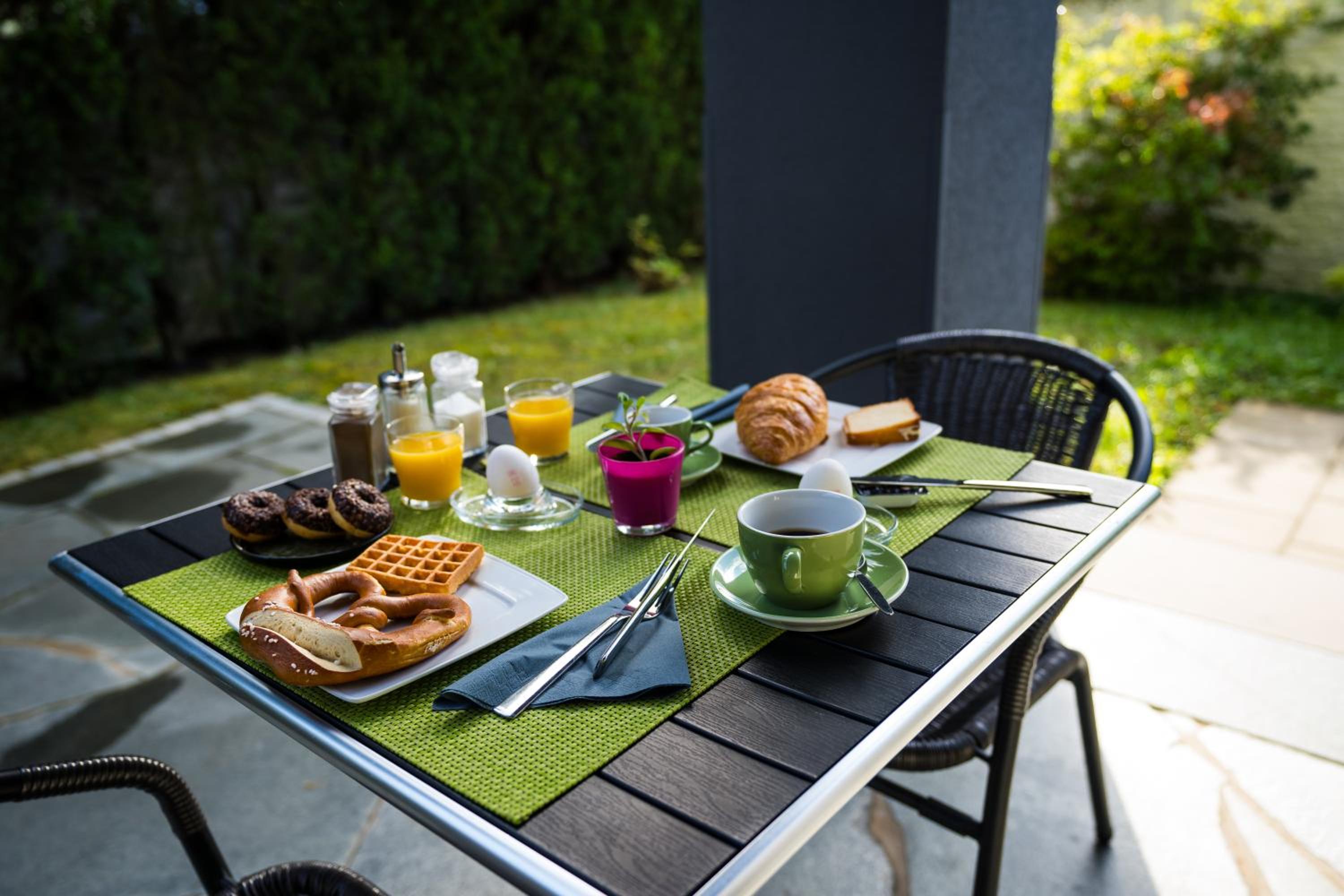 B&B Outlet Hotel - Metzingen - Bad Urach - Free Parking