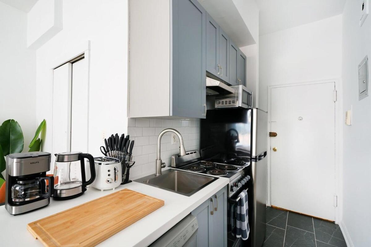 74-3C New Studio in Prime UWS - GYM In Building