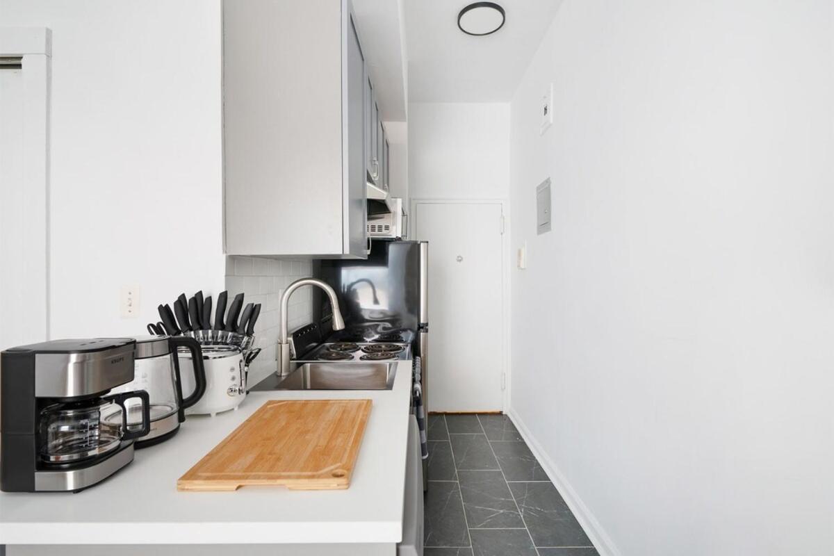 74-3C New Studio in Prime UWS - GYM In Building