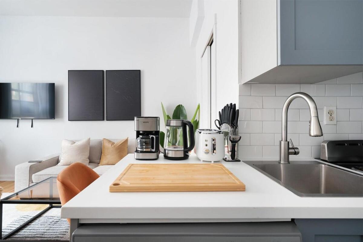 74-3C New Studio in Prime UWS - GYM In Building
