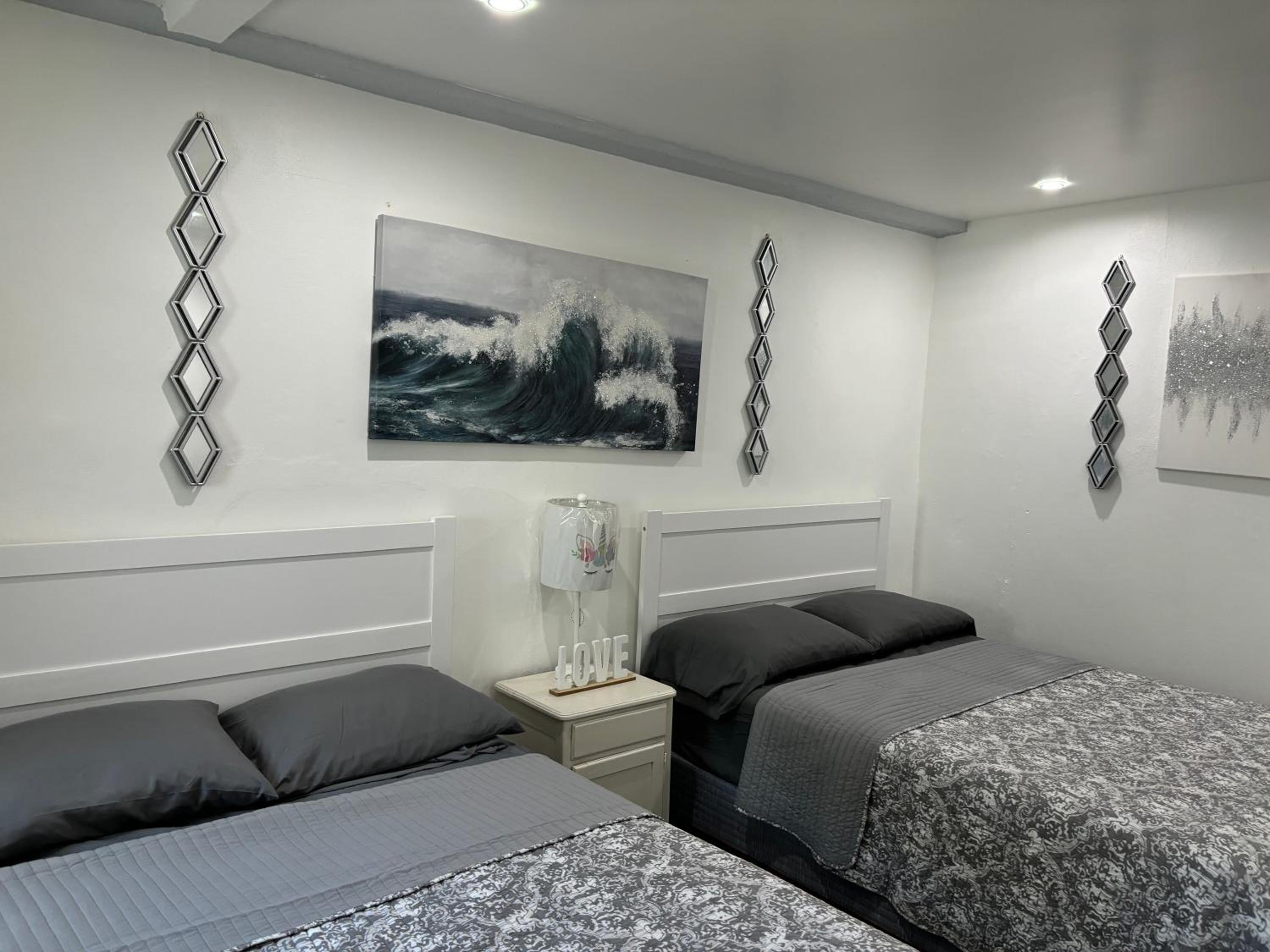 Happy Place Apartment