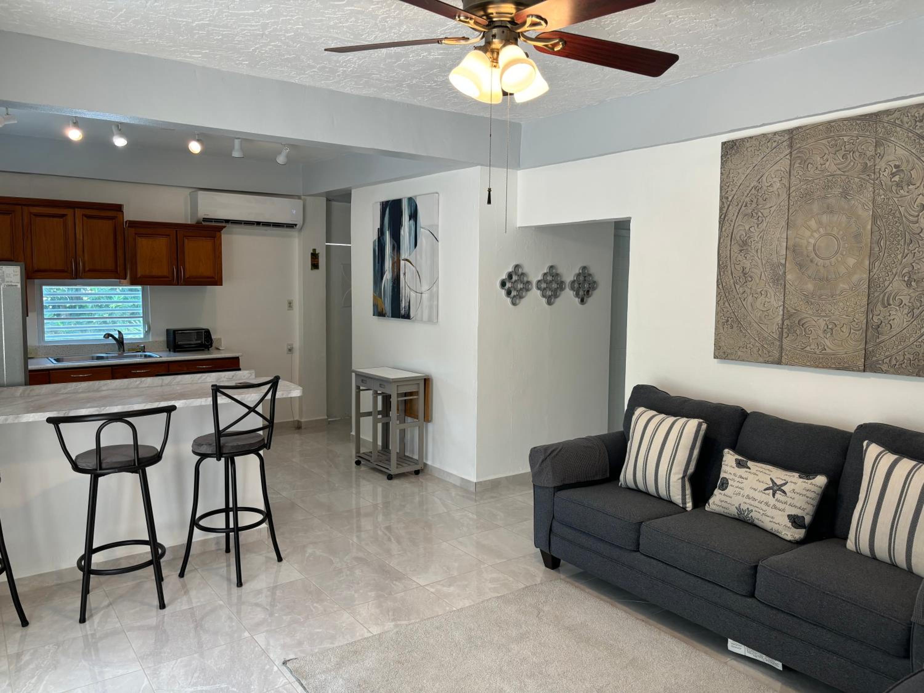 Happy Place Apartment