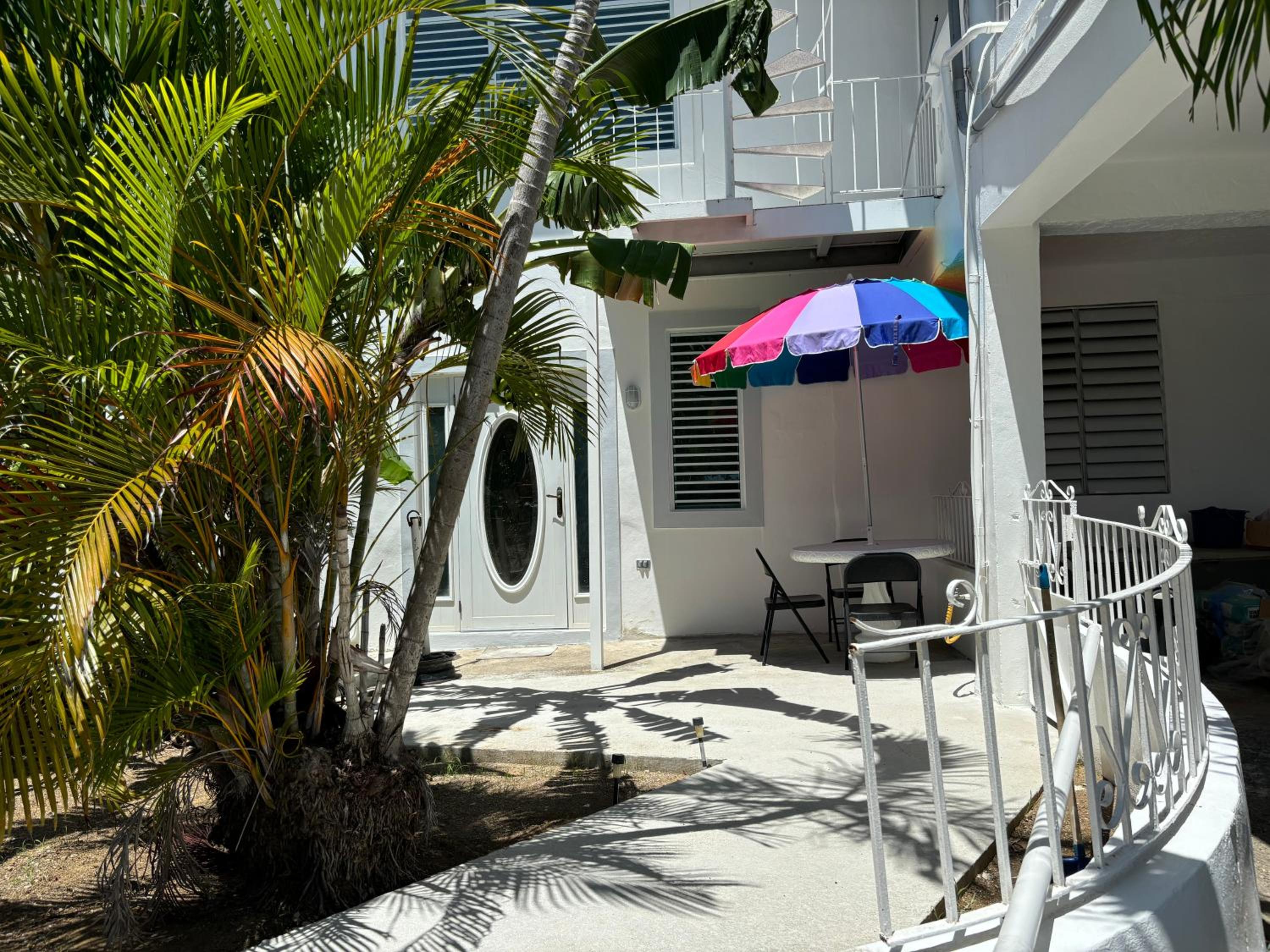 Happy Place Apartment