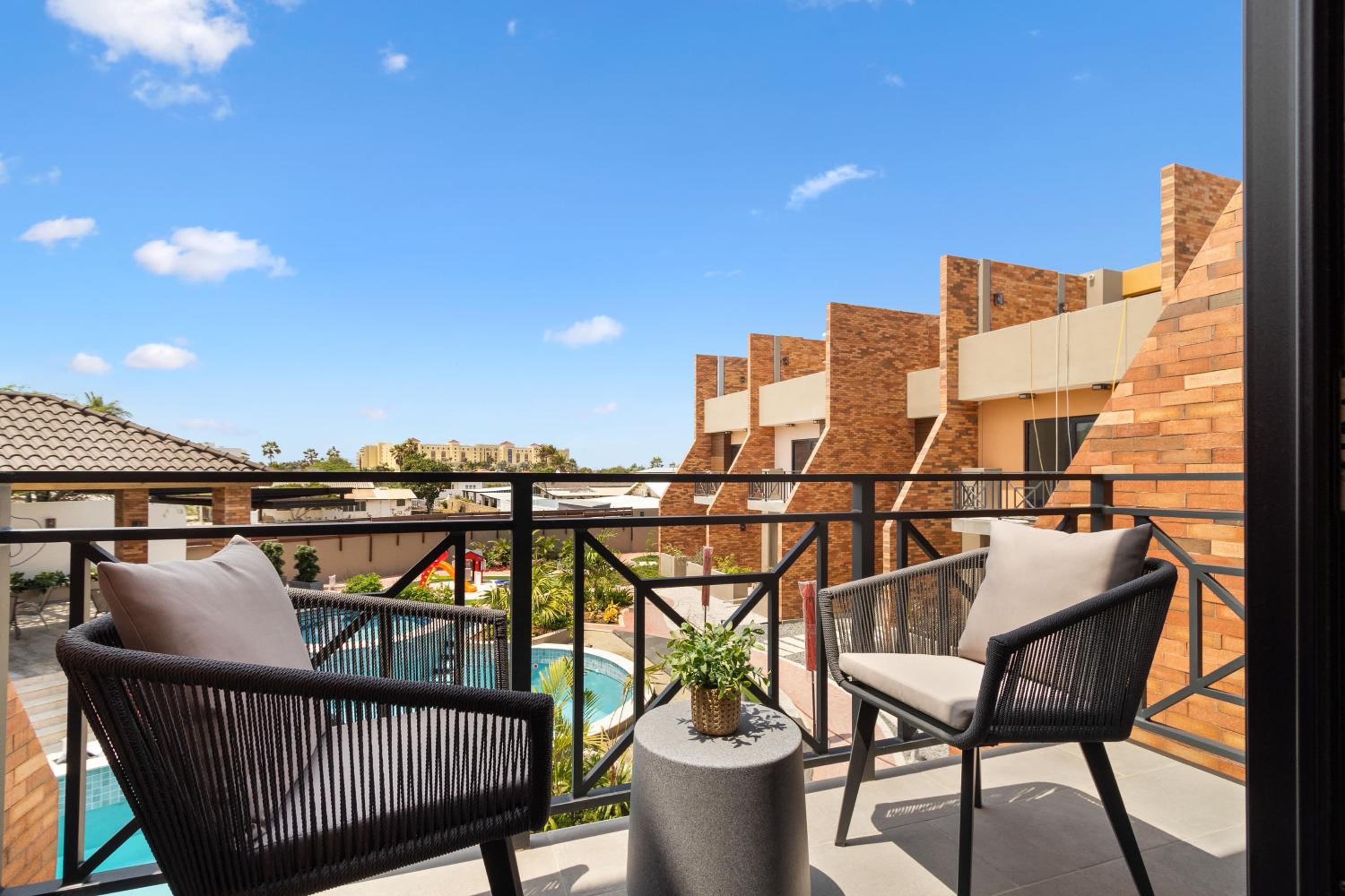Bocobay Porta al Sole - Luxury Condos 5 min Walk to Ritz and Palm Beach