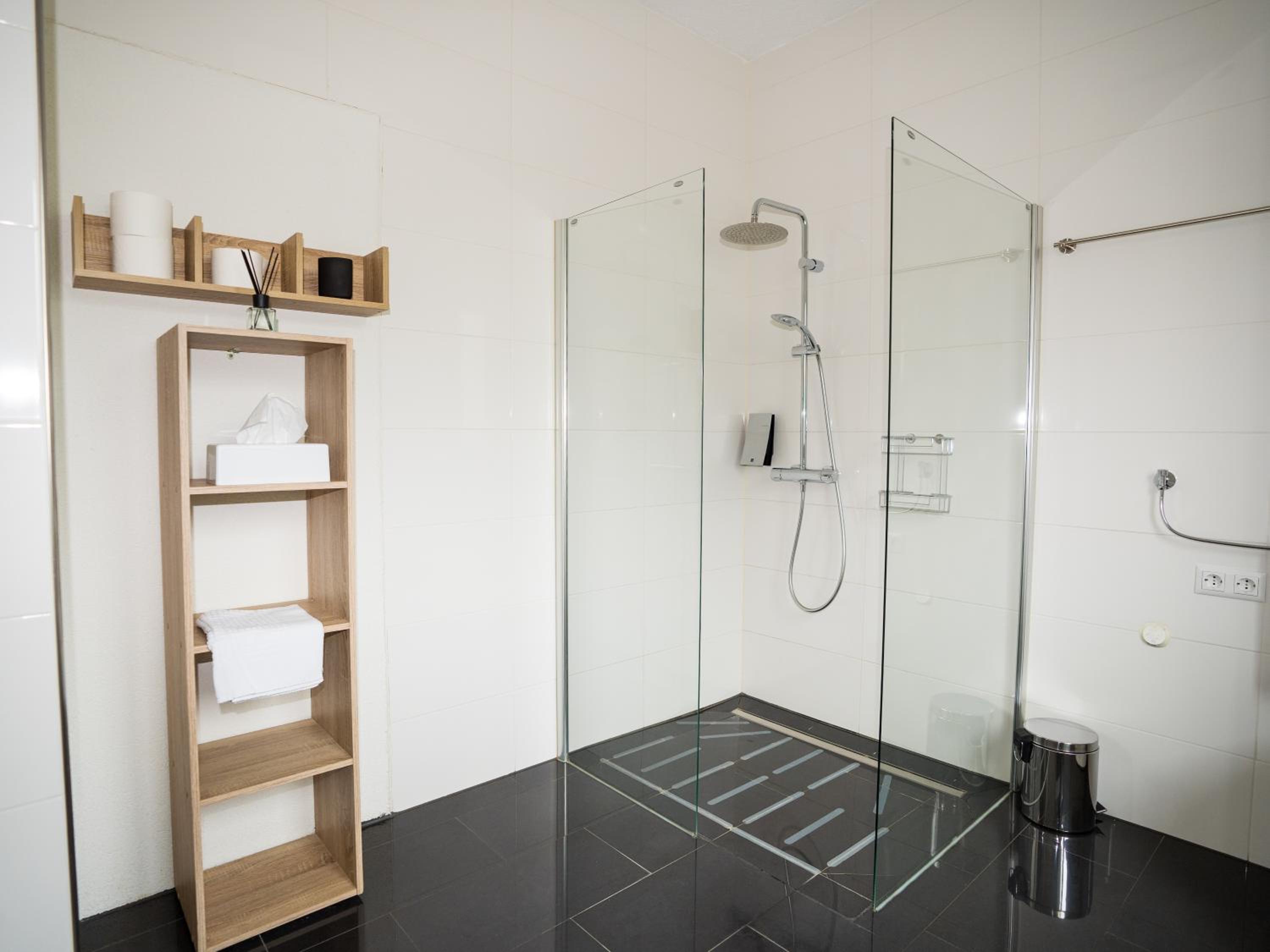 B&B Outlet Hotel - Metzingen - Bad Urach - Free Parking