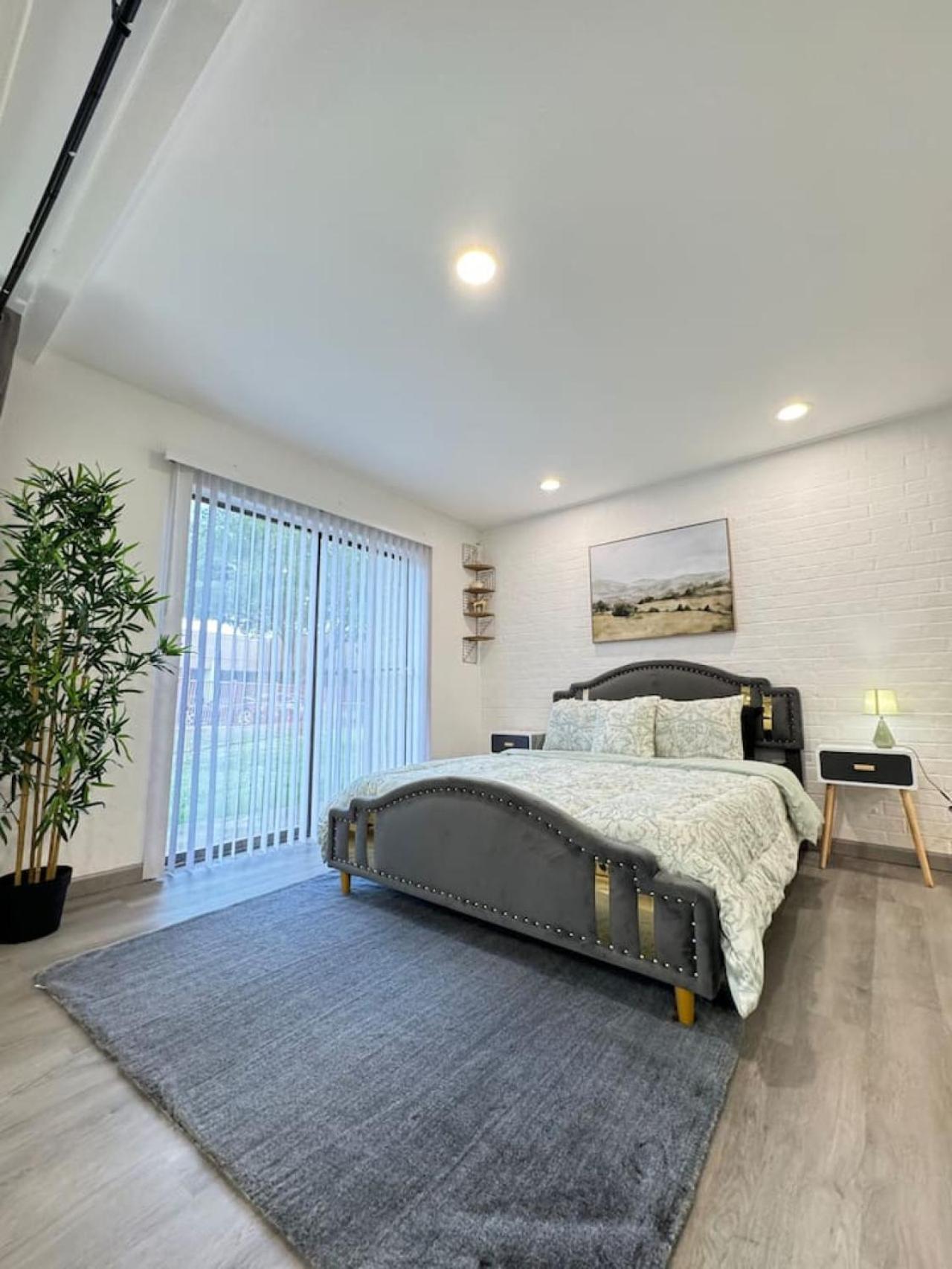 DOWNTOWN Dallas COZY ABODE 5 Min from Love Field 1BD