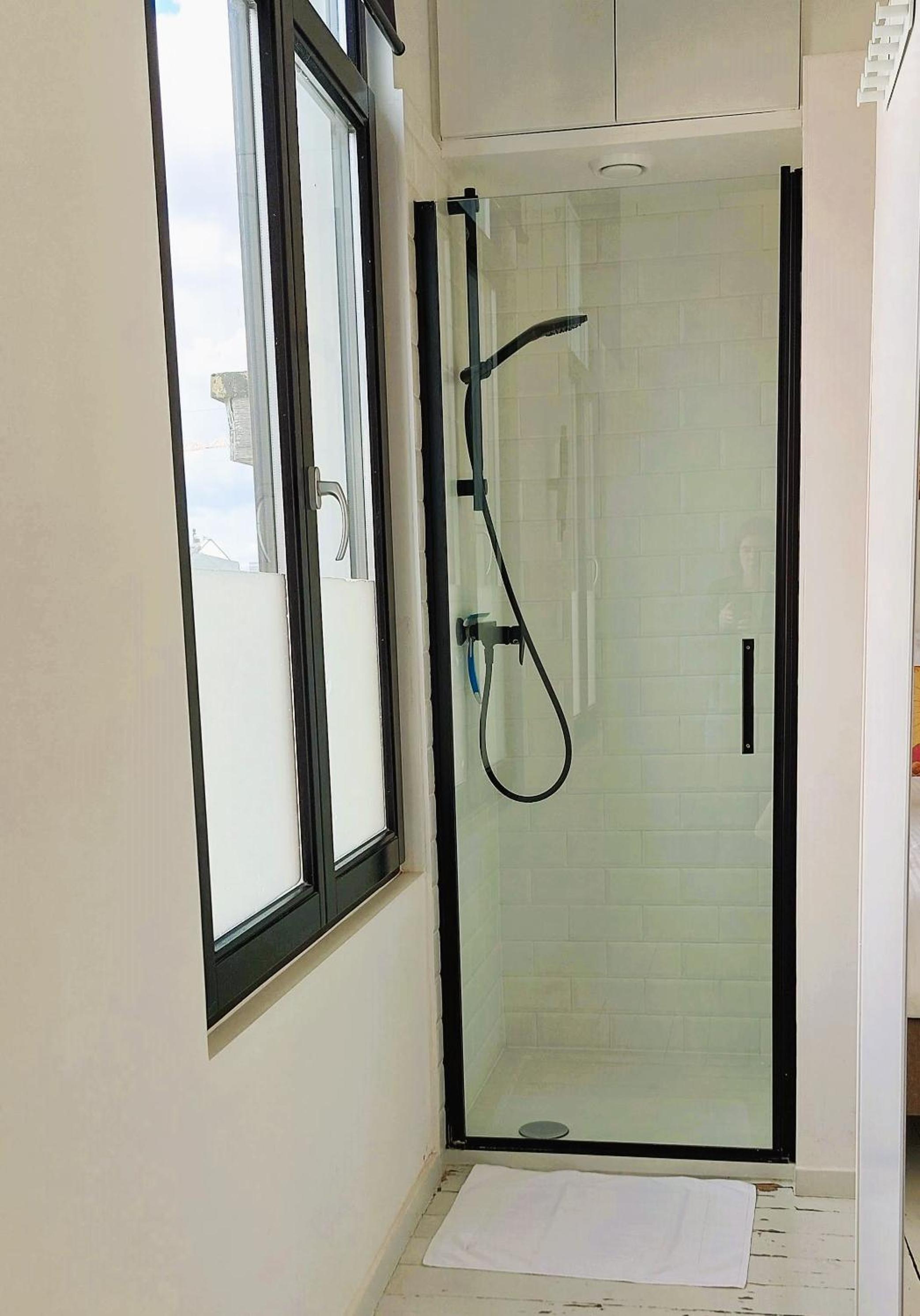 Hot spot in trendy area - 2p duplex apartment