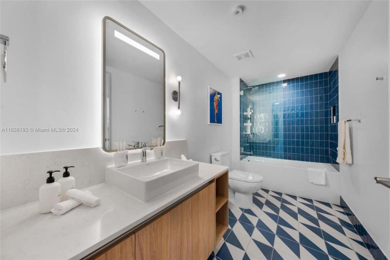 2 bedroom Condo at Gale Downtown Pool Gym SPA