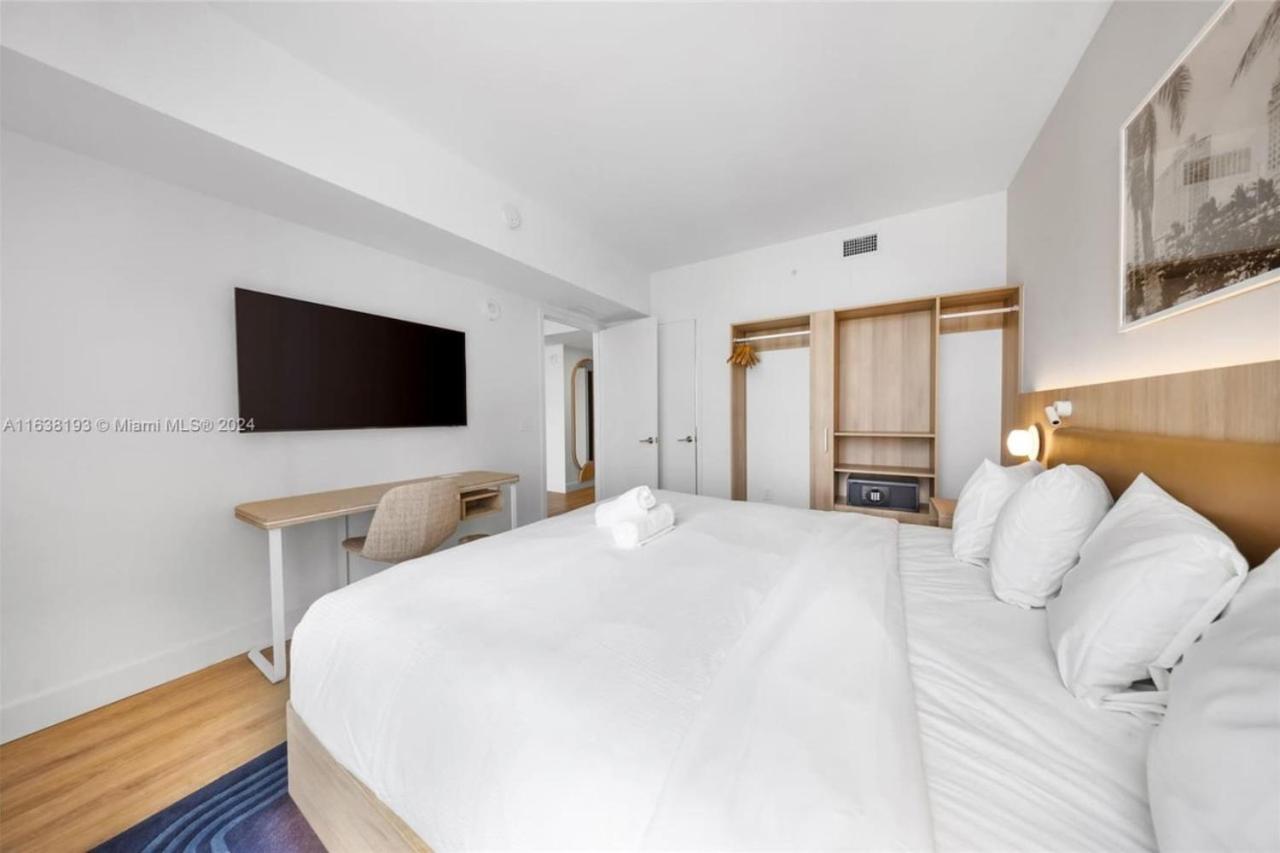 2 bedroom Condo at Gale Downtown Pool Gym SPA