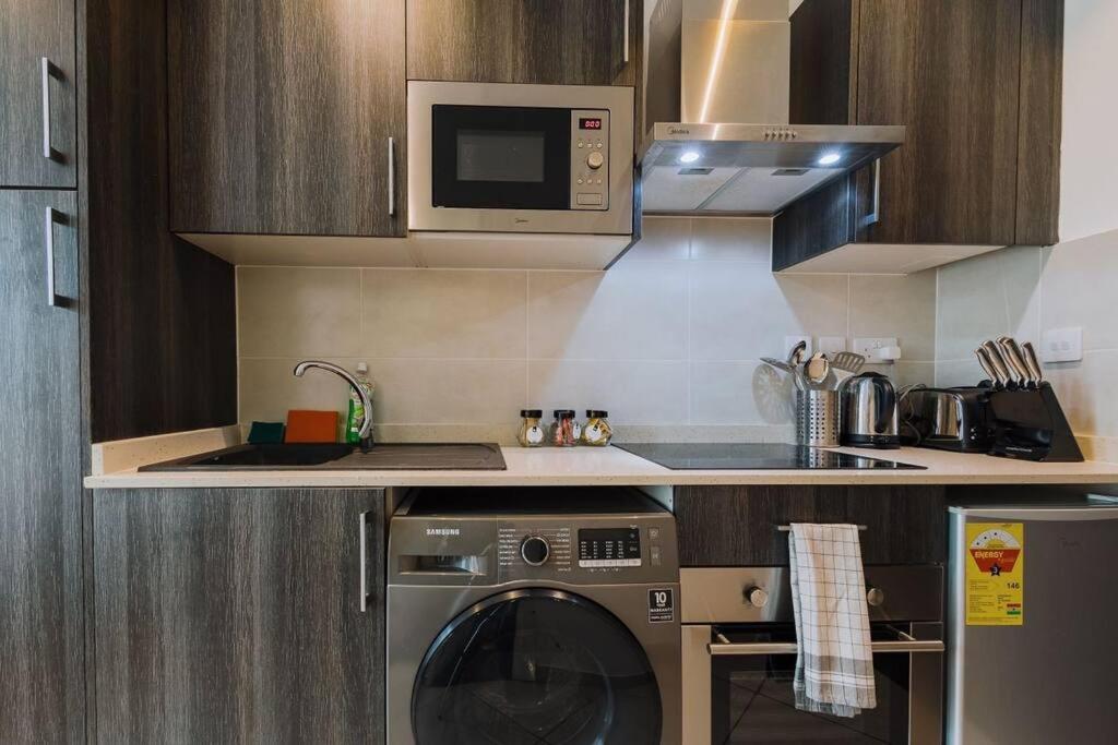 Luxury Studio at Embassy Gardens- Prime Location and Convenient view 5