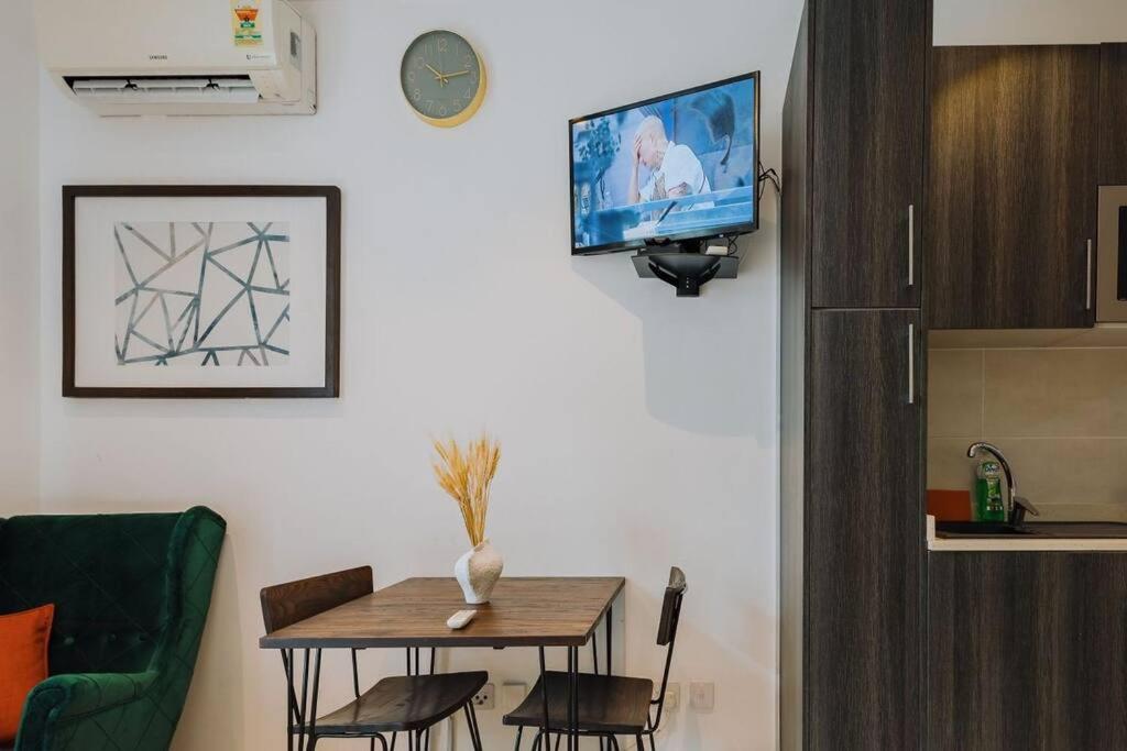 Luxury Studio at Embassy Gardens- Prime Location and Convenient view 3