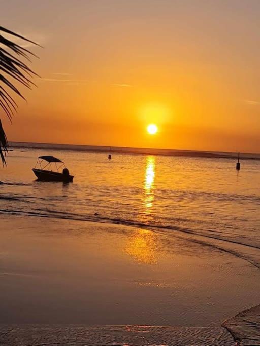 Tehei Beach House Wifi AC Beachfront Sunset view 2