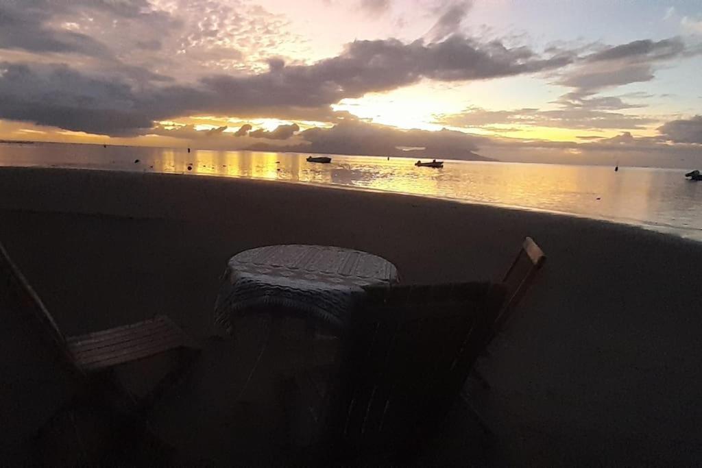 Tehei Beach House Wifi AC Beachfront Sunset view 3