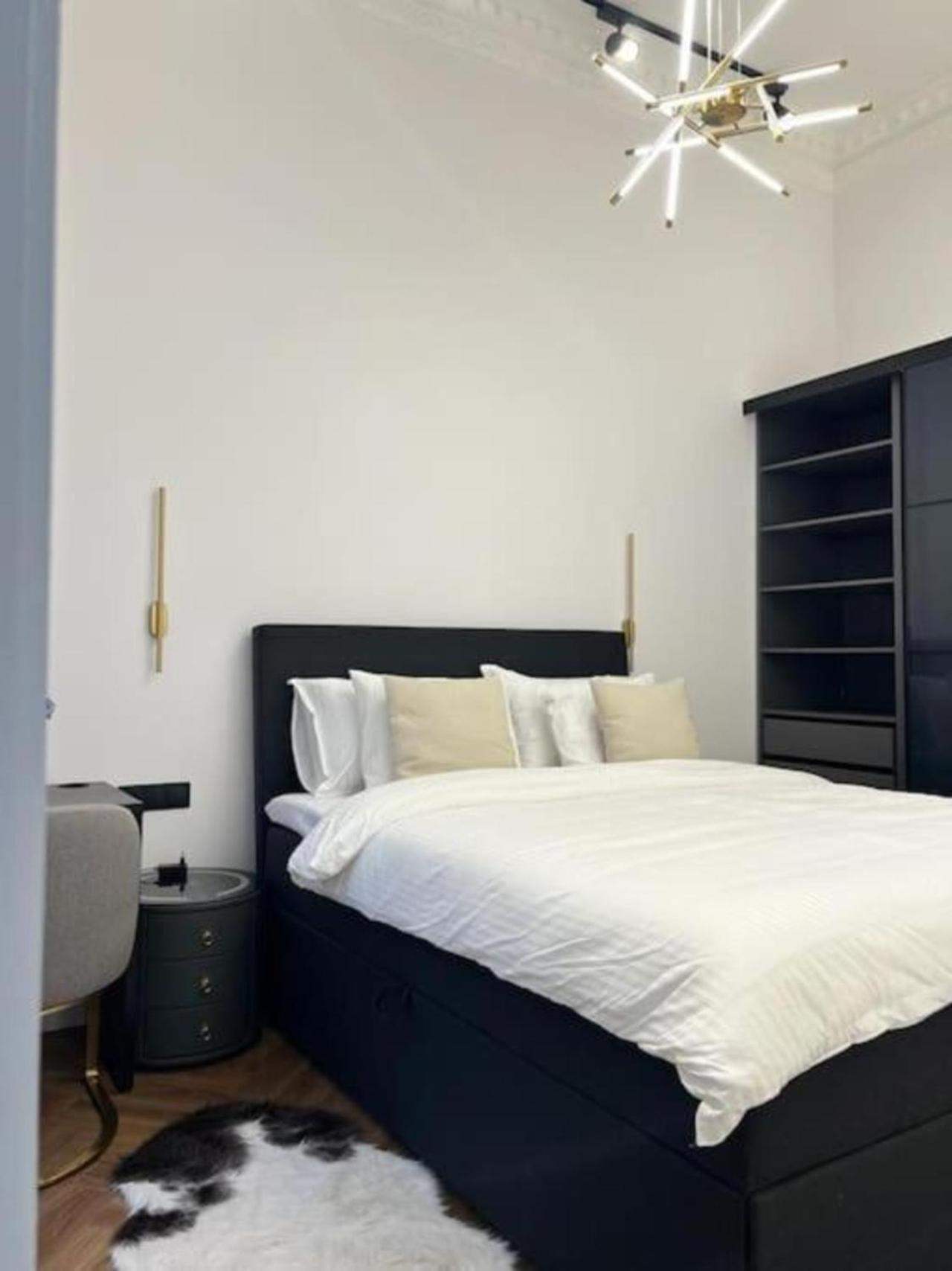 Premium Luxury Suite Near Basilica view 3
