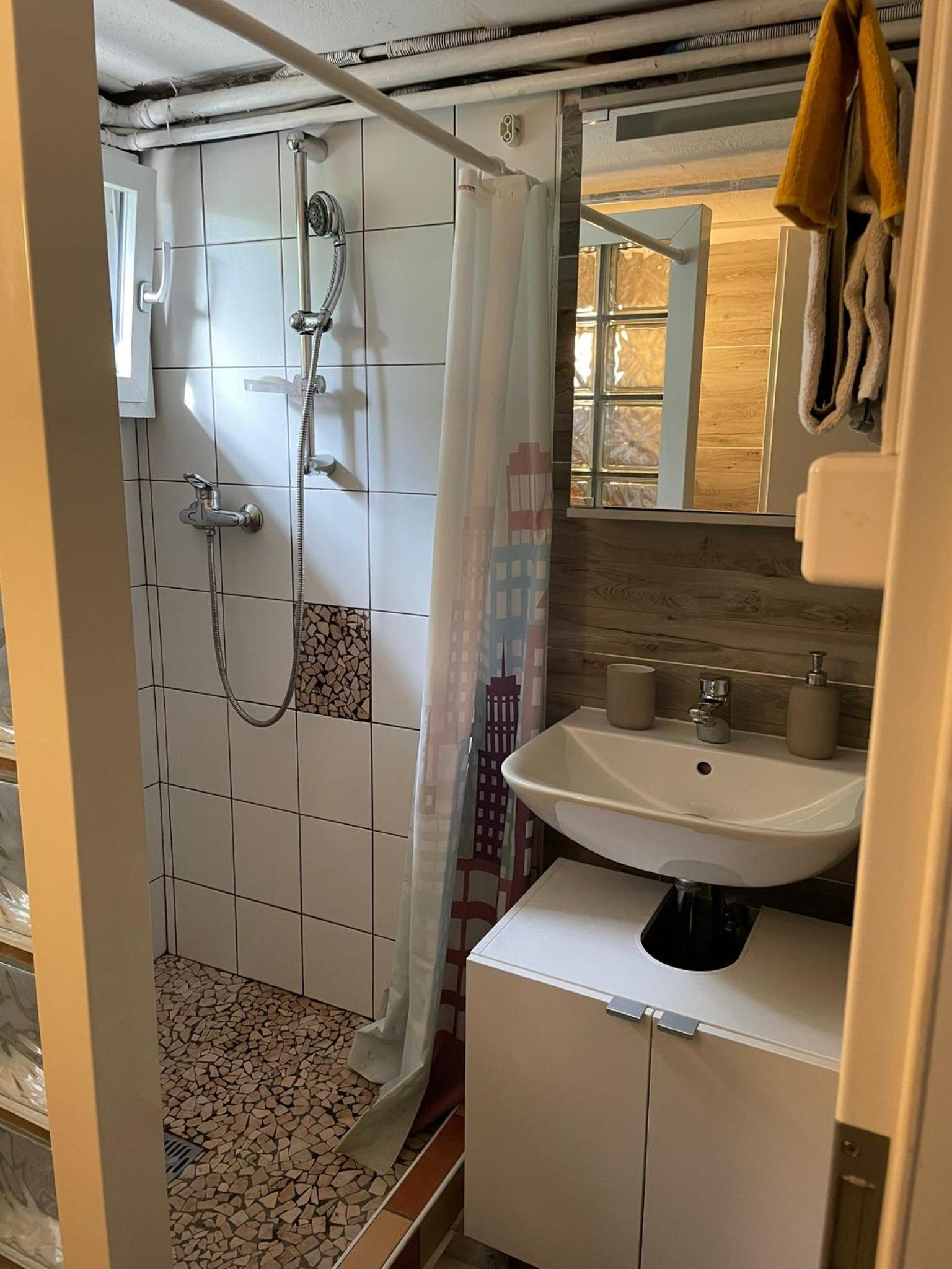 Appartement 1 pièce entresol 30 m2 proche du centre et bain thermal