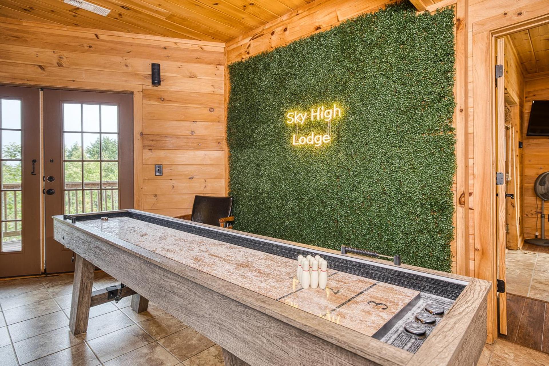 Sky High Lodge by BK Stays. Large Cabin. Amazing Views. Game Room. Jacuzzi. Six Bedrooms. Sleeps 12 view 5