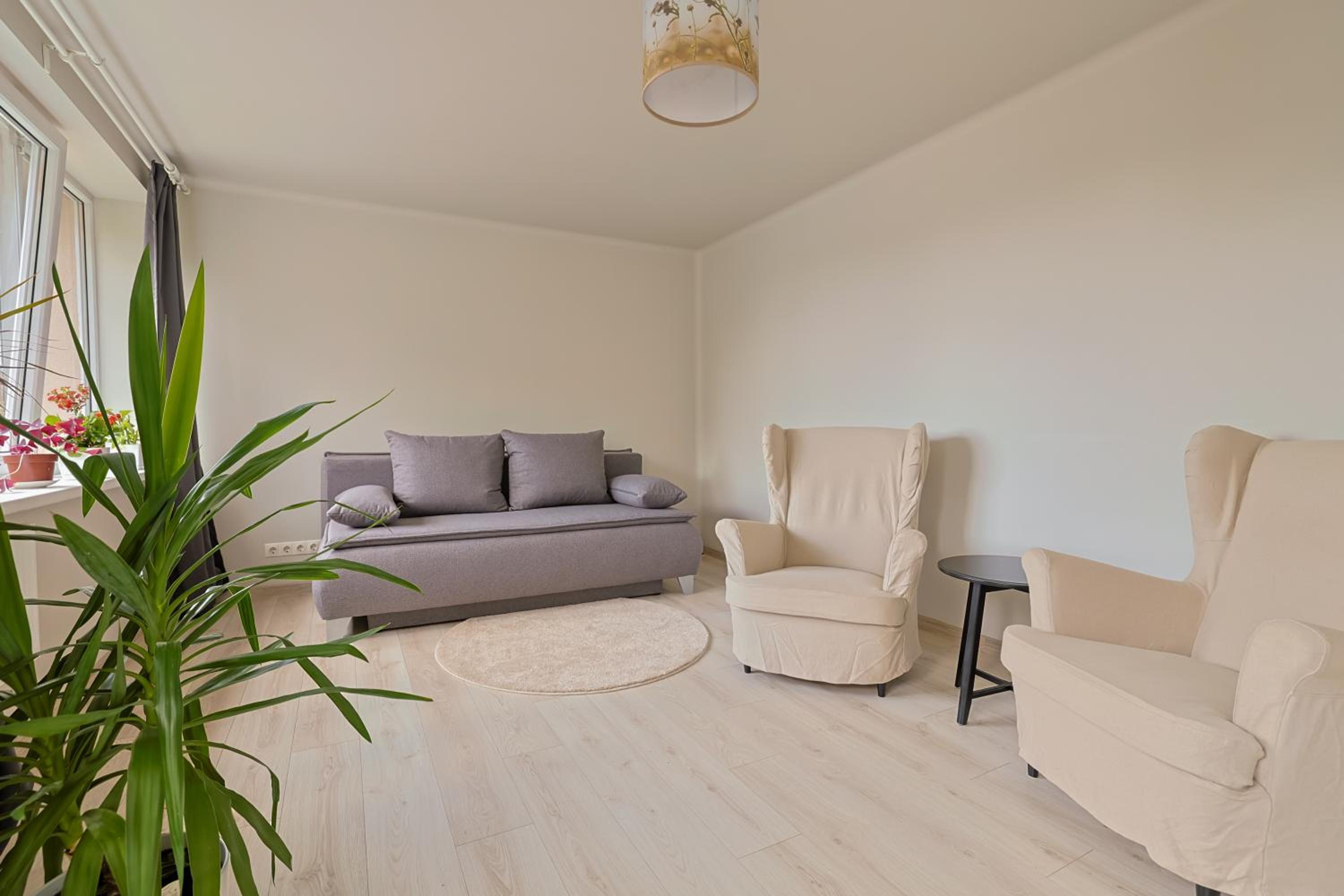 Peaceful Space Apartment between airport and city view 3