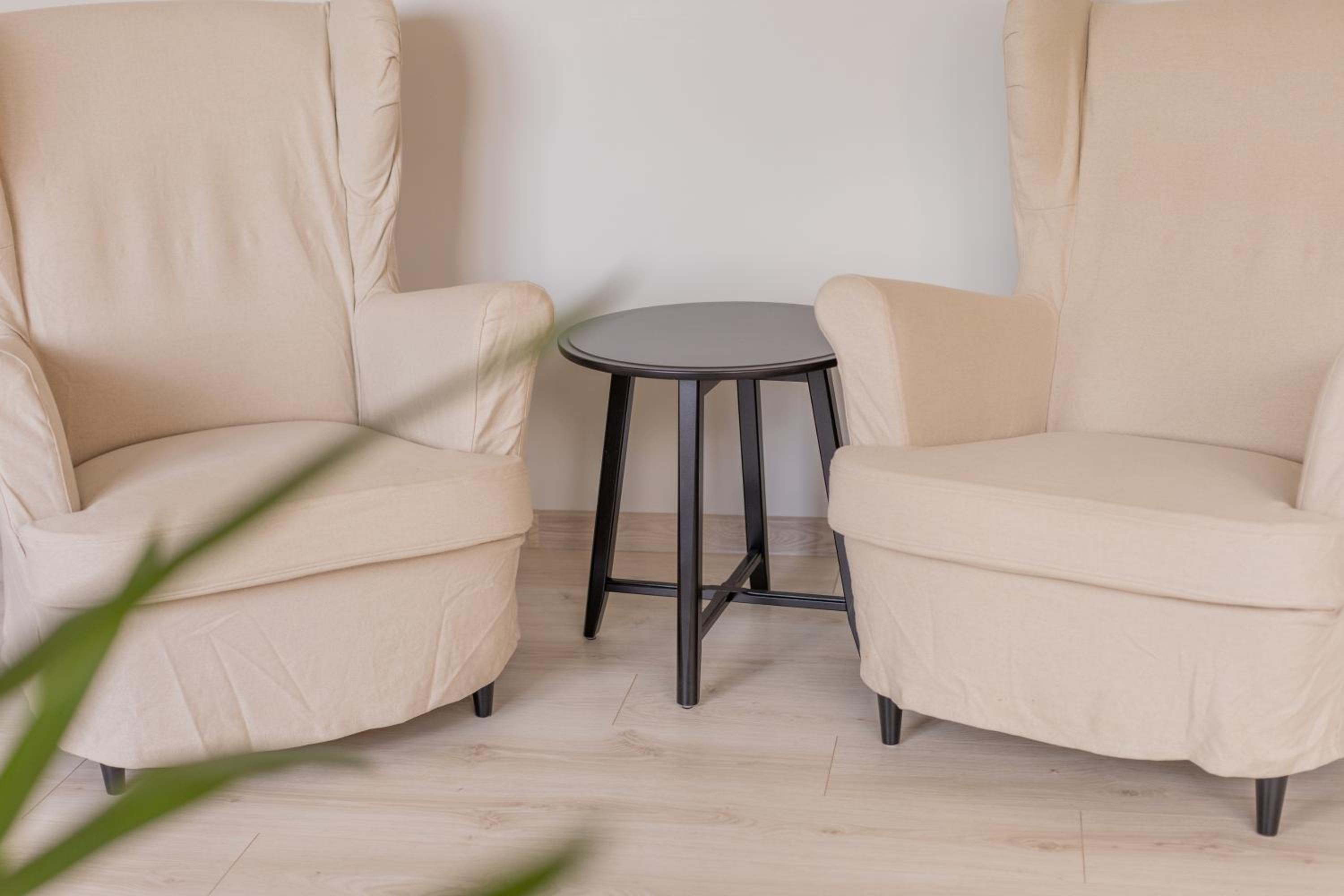 Peaceful Space Apartment between airport and city view 4