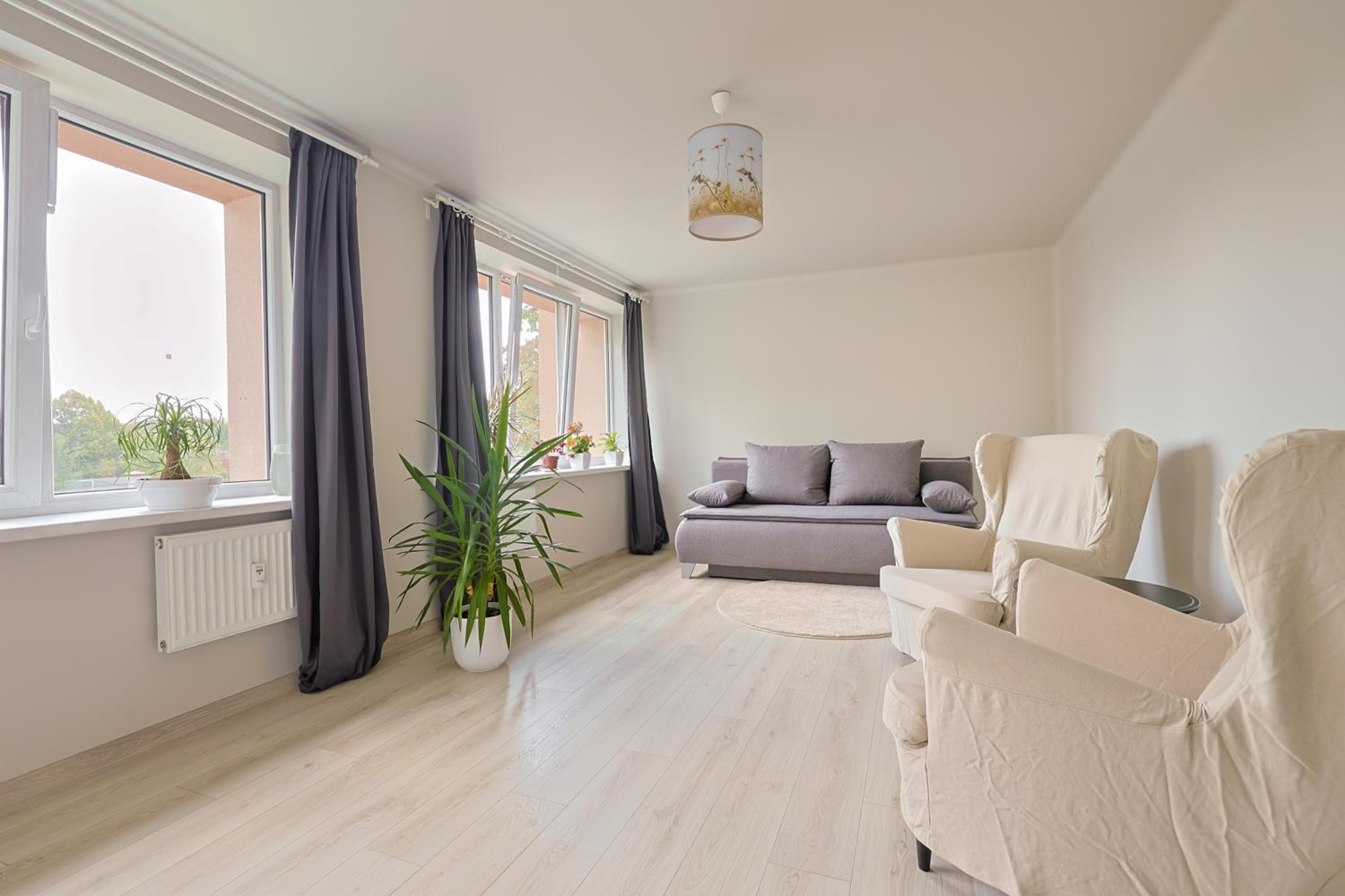 Peaceful Space Apartment between airport and city view 2