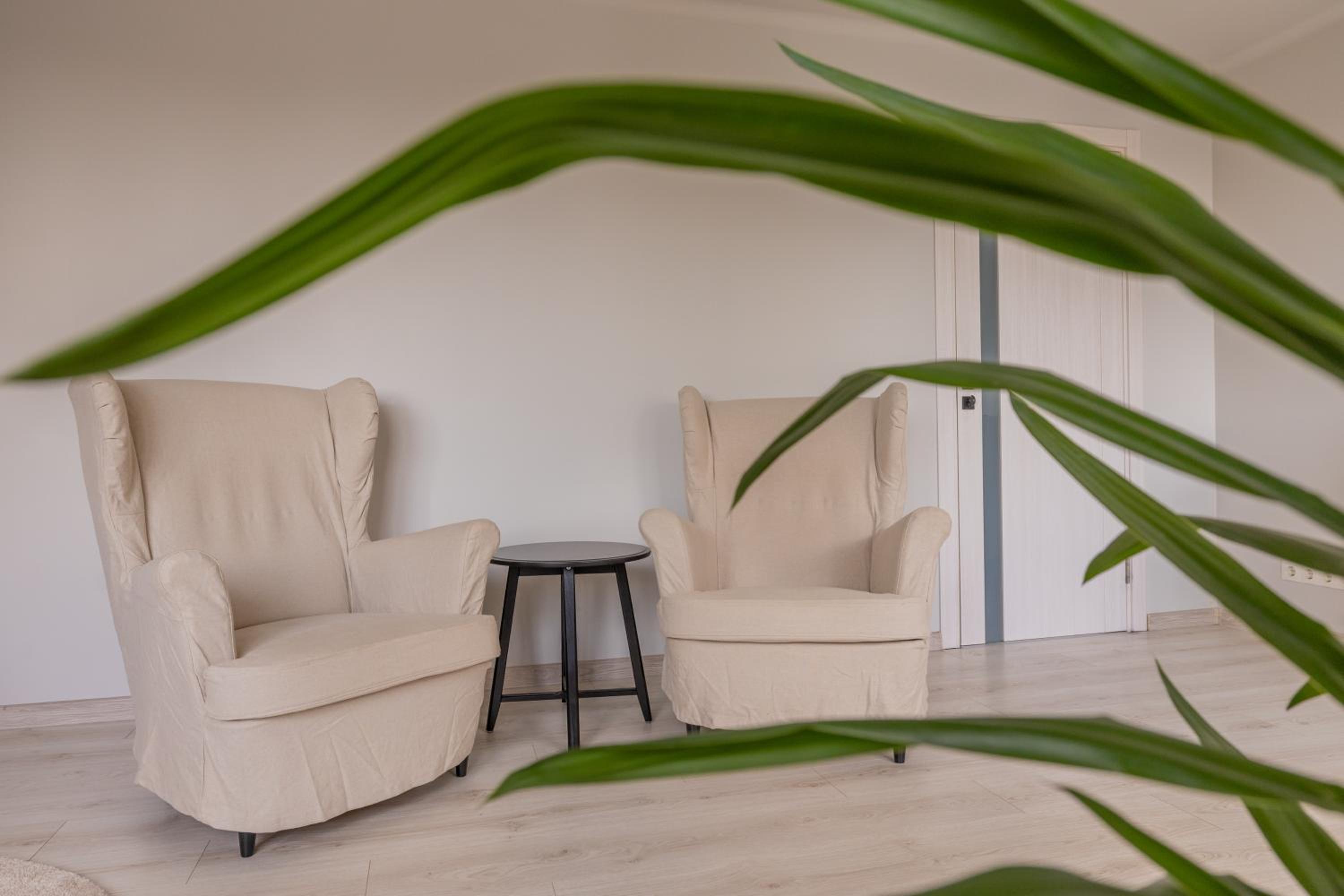 Peaceful Space Apartment between airport and city view 5