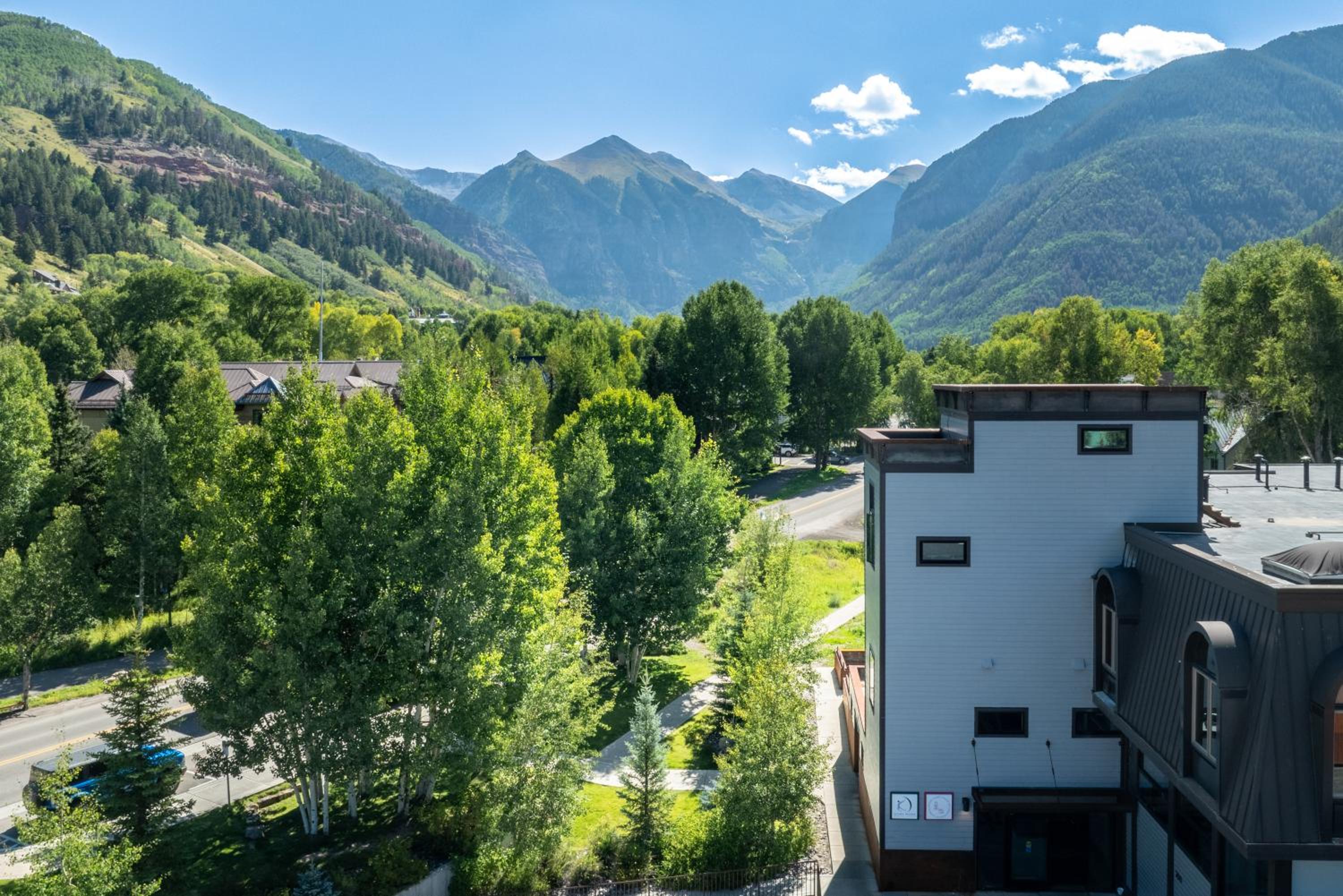 Village Hideaway - Telluride convenience! view 3