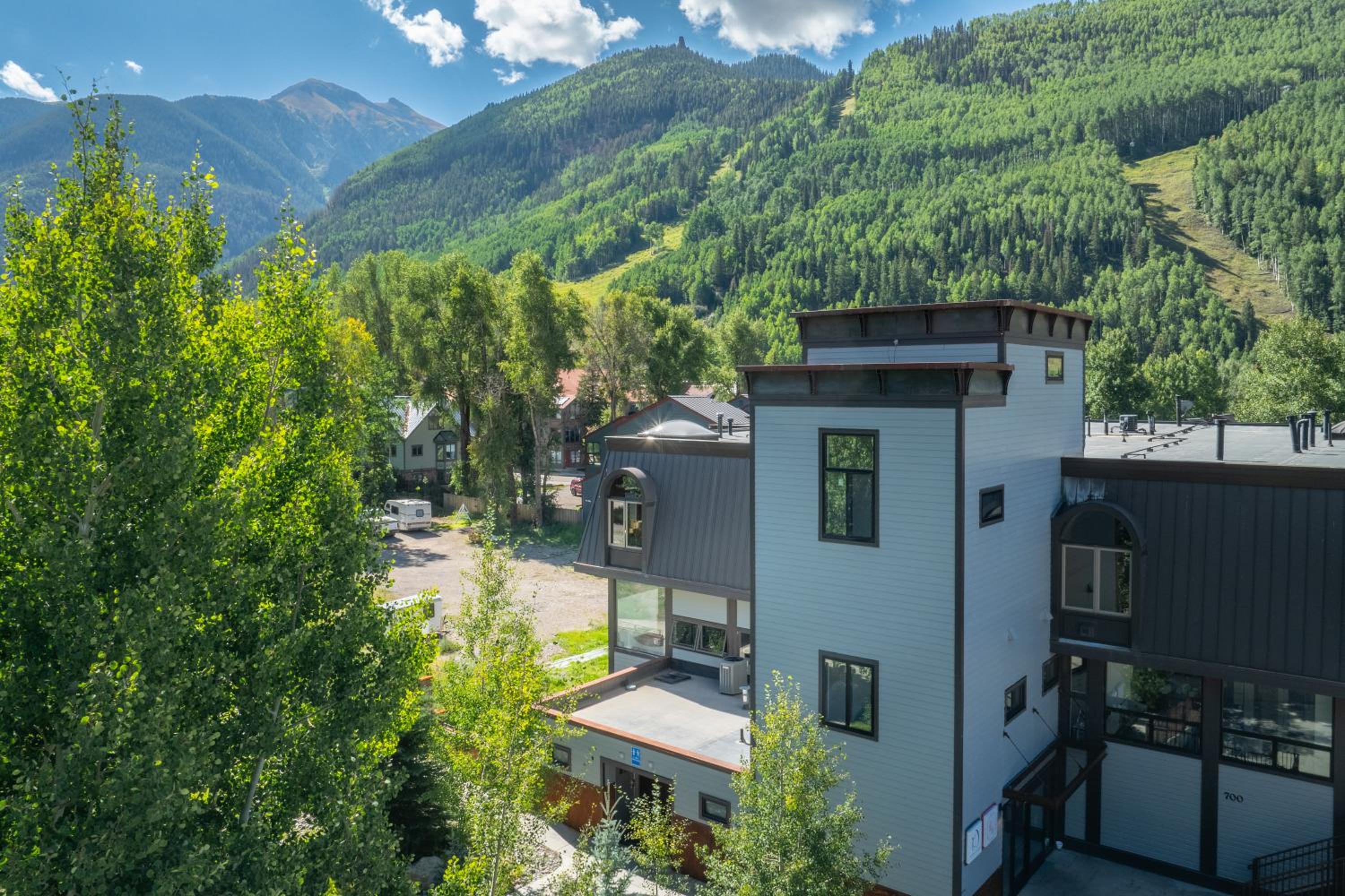 Village Hideaway - Telluride convenience!