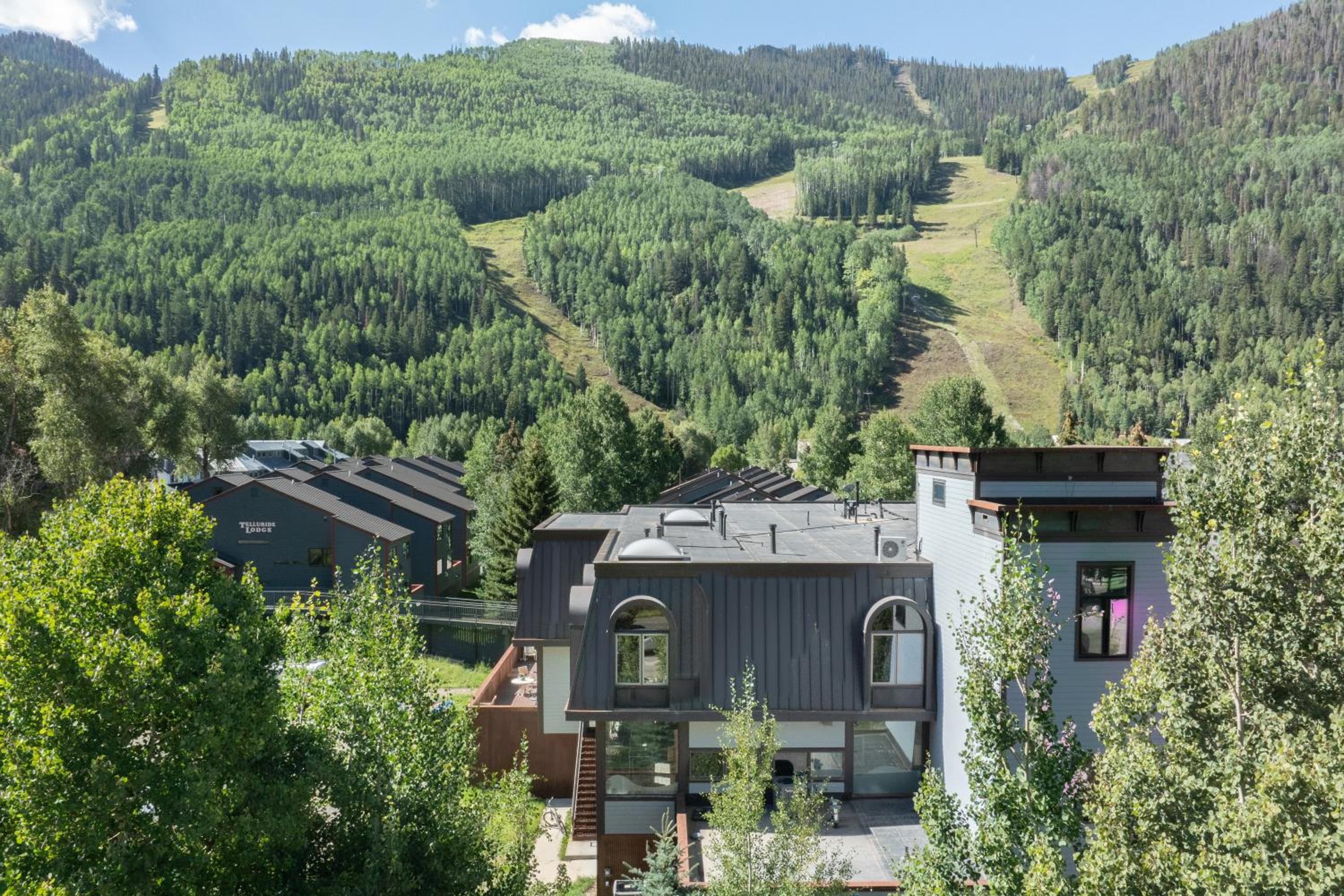 Village Hideaway - Telluride convenience! view 2