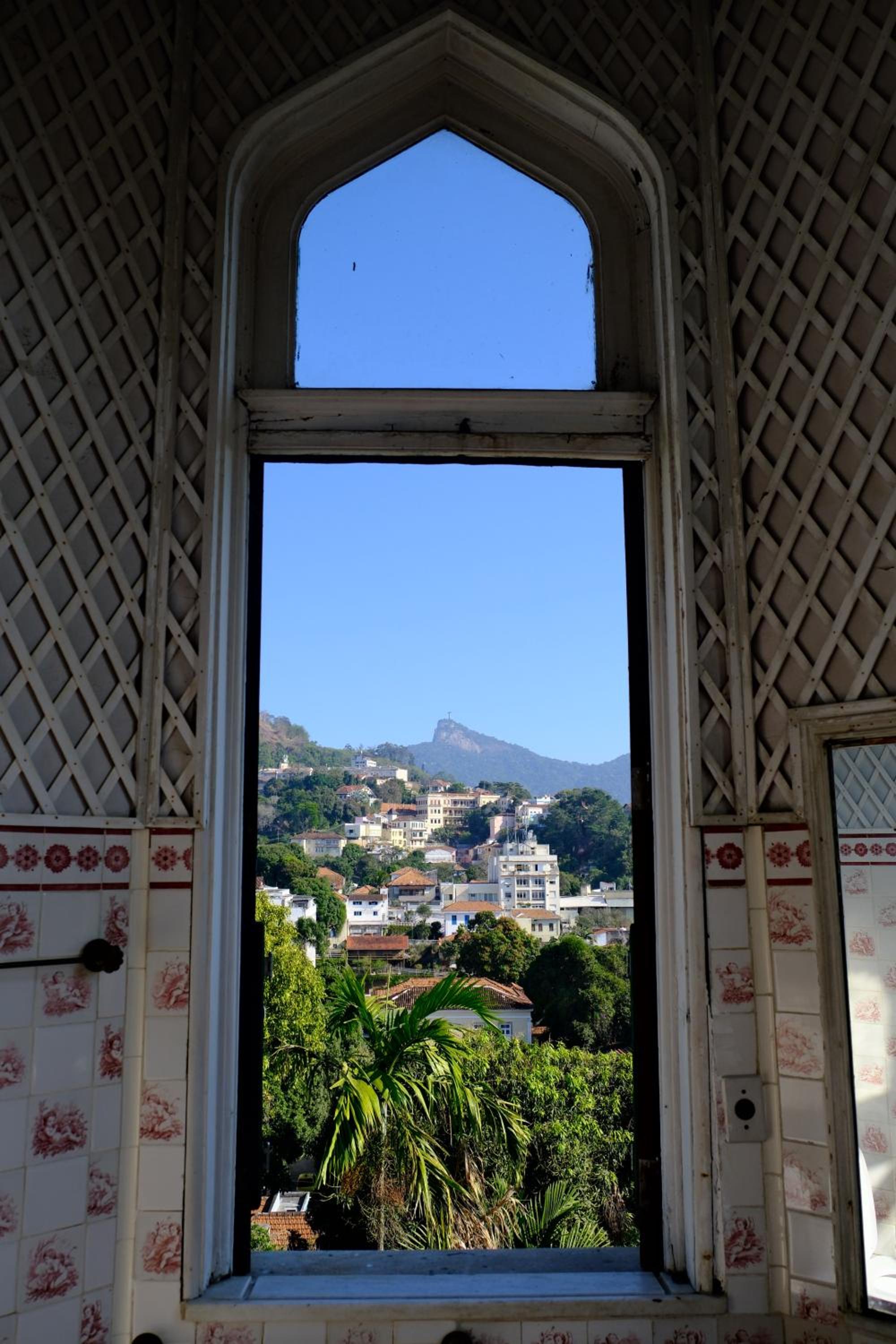 Castelo dos Tucanos Host