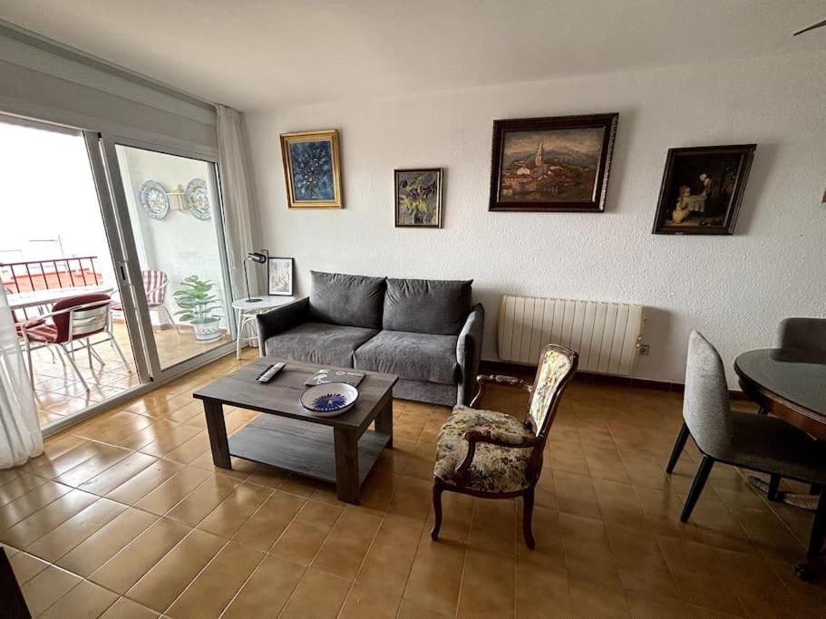 2 Chambre Vue port de plaisance view 3