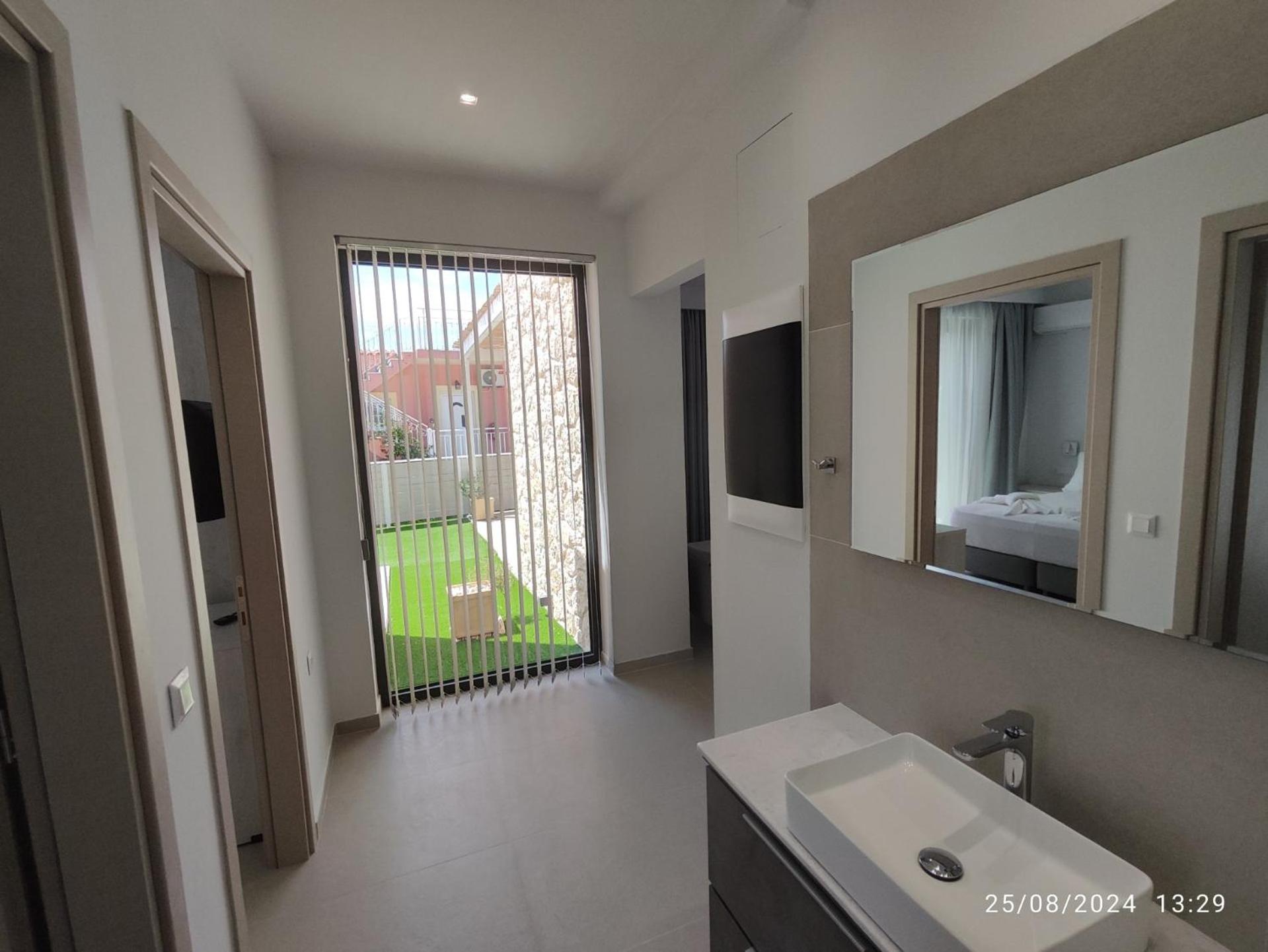 Arillas Villas dinos