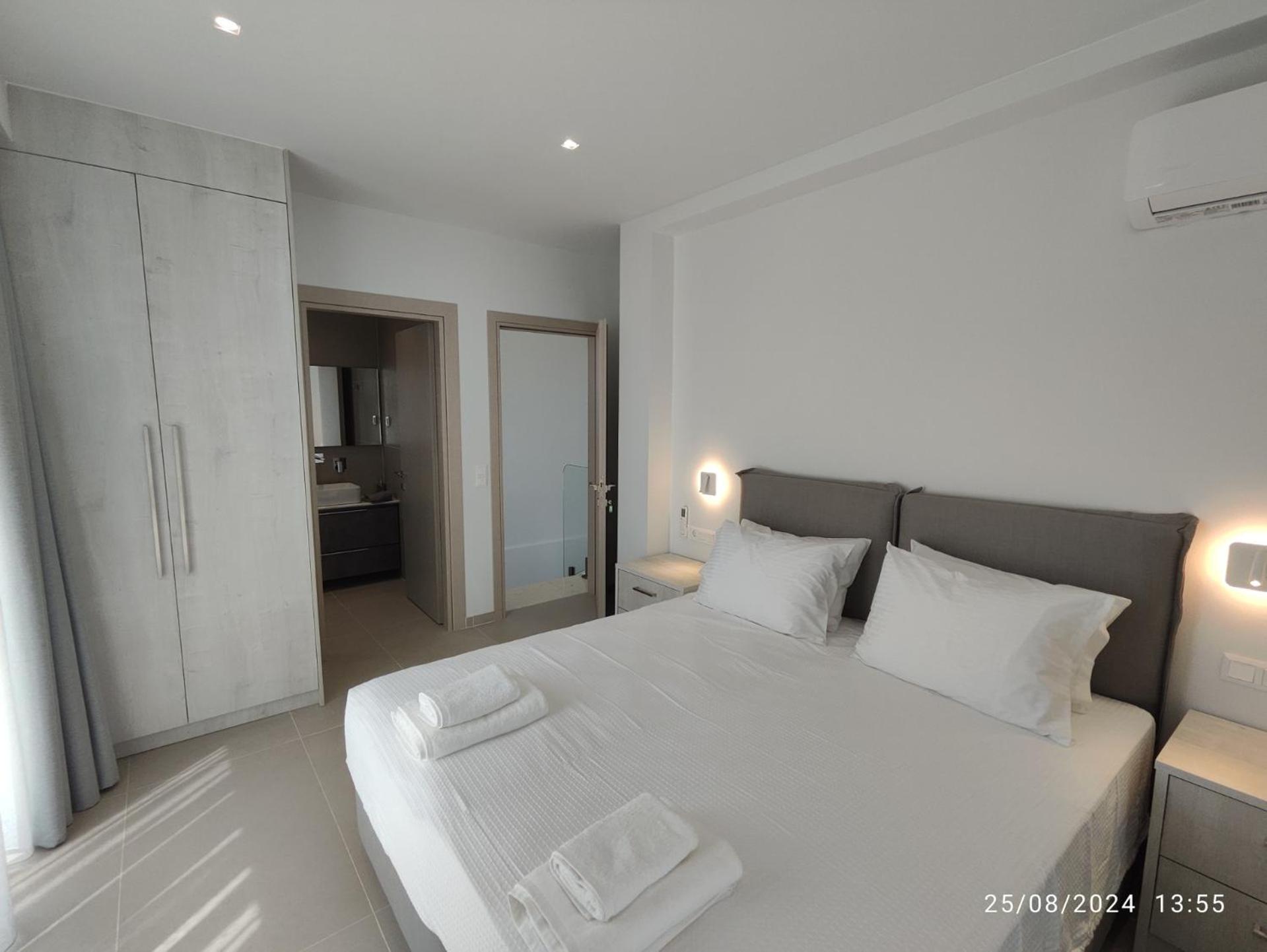 Arillas Villas dinos