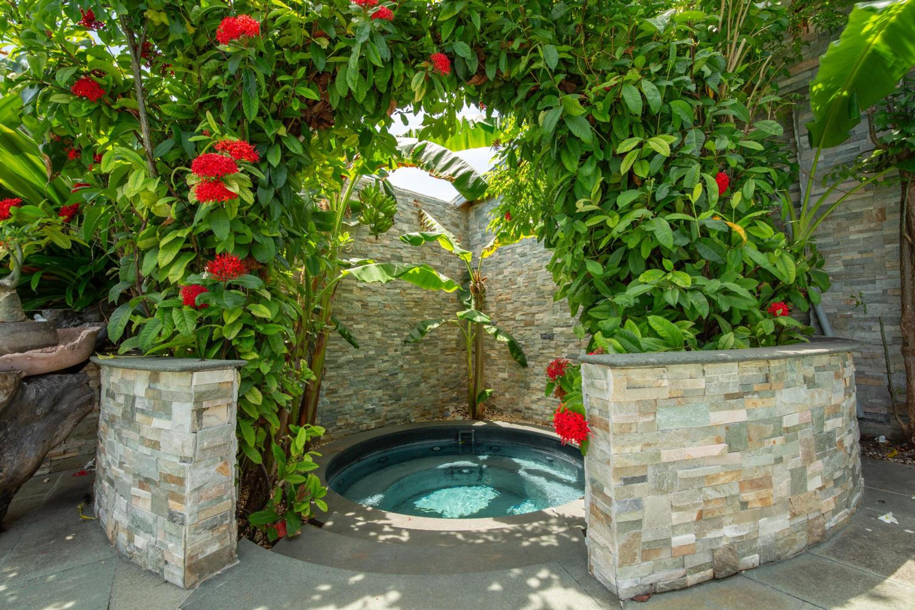 Kokomo Botanical Resort - Caribbean Family Cottages