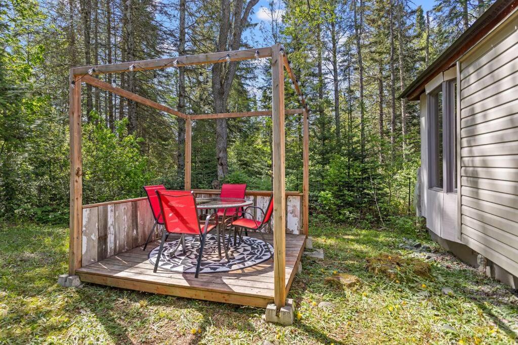 Chalet Mon Repos - Lac Sarrazin avec embarcations