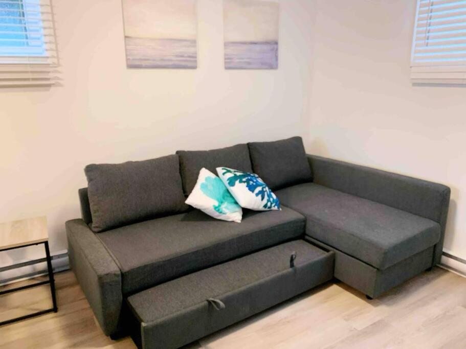 Lovely Cozy Getaway with Free Parking Included