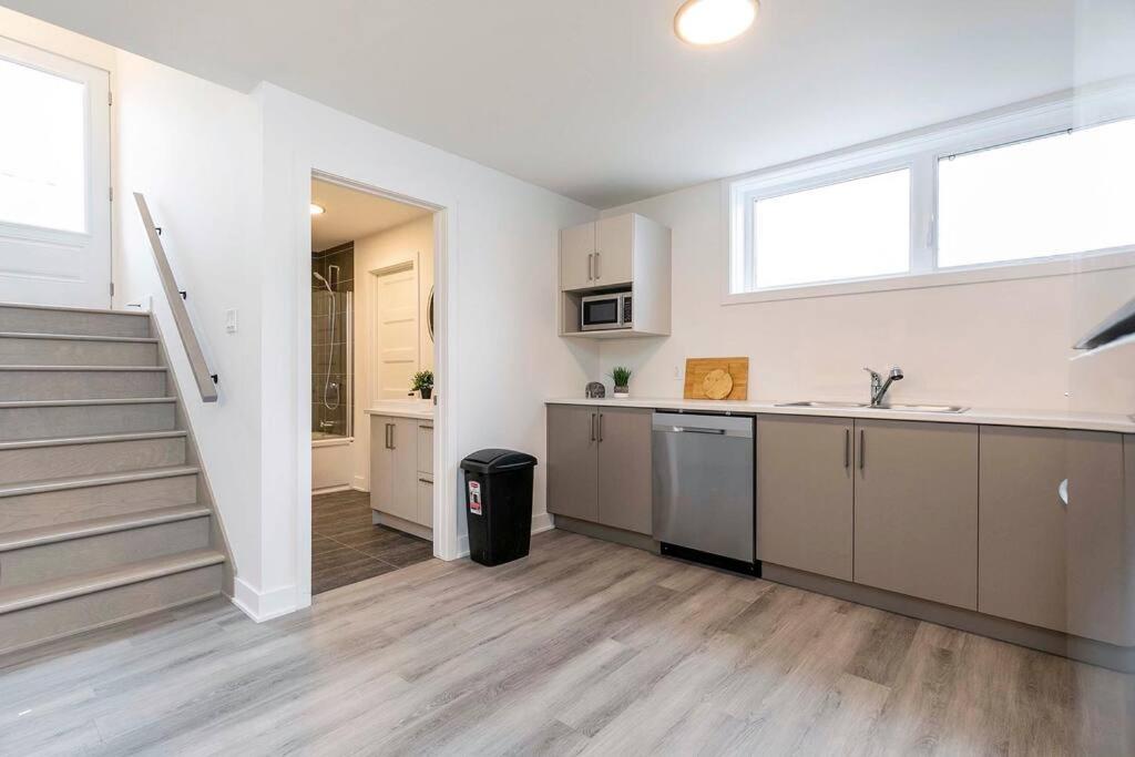 Lovely Cozy Getaway with Free Parking Included