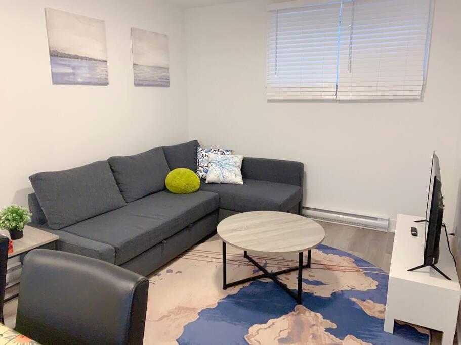 Lovely Cozy Getaway with Free Parking Included