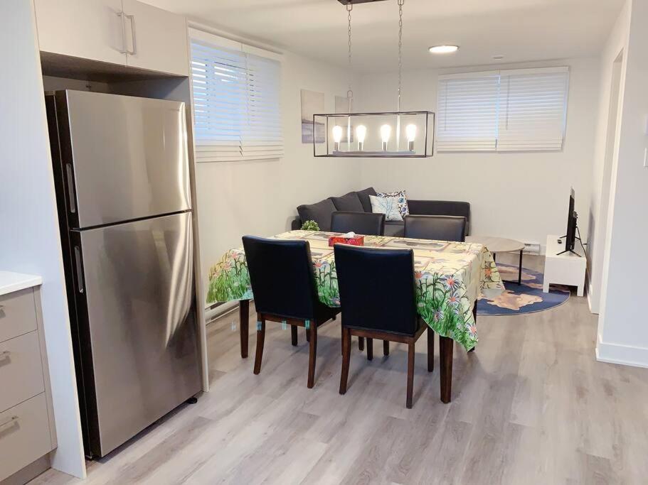Lovely Cozy Getaway with Free Parking Included