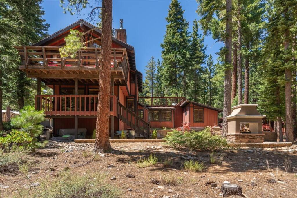 Cozy and central Tahoe cabin with private hot-tub outdoor fireplaces close to slopes - Property Image 17