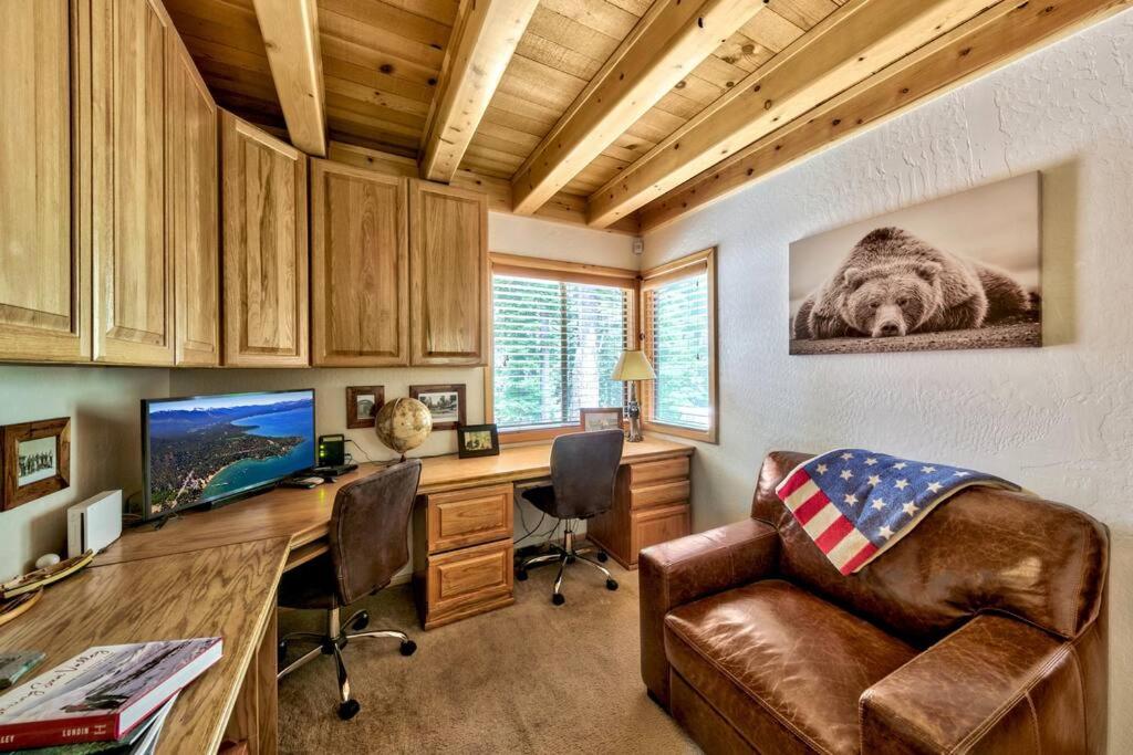 Cozy and central Tahoe cabin with private hot-tub outdoor fireplaces close to slopes - Property Image 31