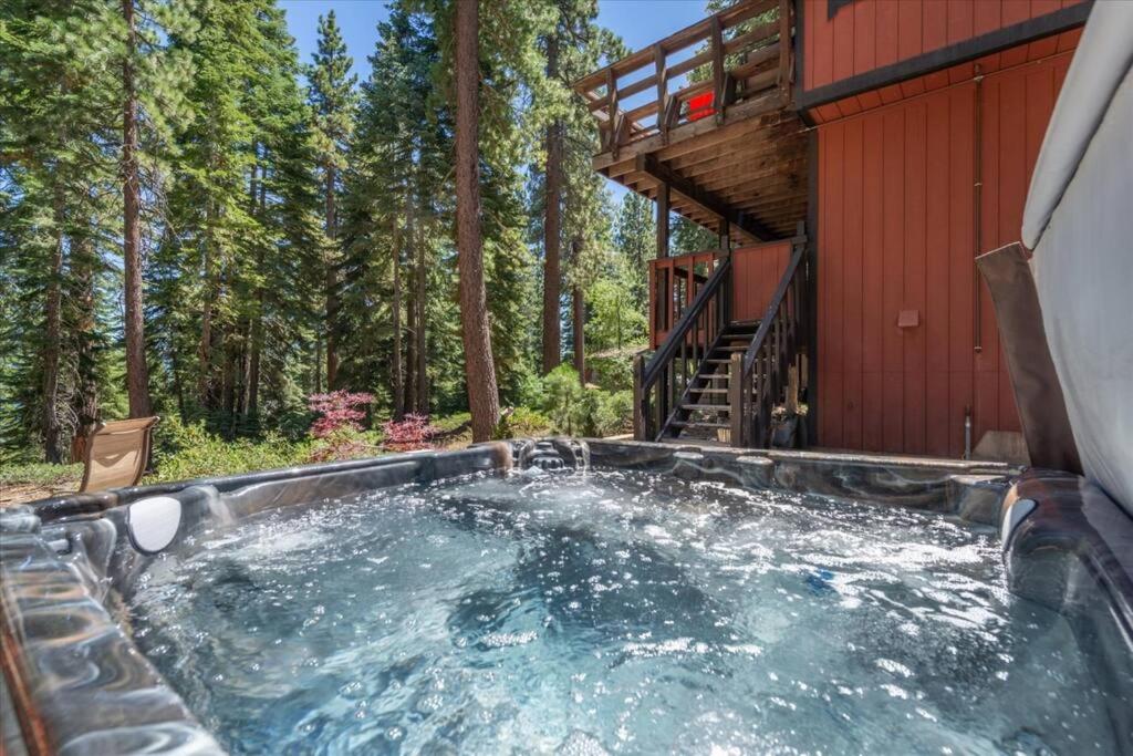 Cozy and central Tahoe cabin with private hot-tub outdoor fireplaces close to slopes - Property Image 25