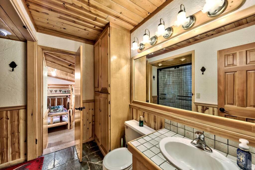 Cozy and central Tahoe cabin with private hot-tub outdoor fireplaces close to slopes - Property Image 24