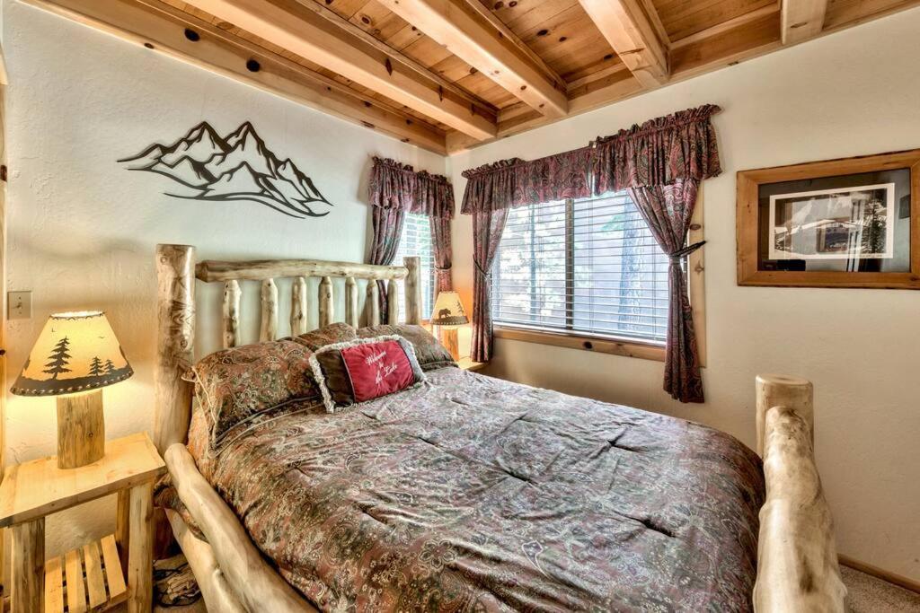 Cozy and central Tahoe cabin with private hot-tub outdoor fireplaces close to slopes - Property Image 22