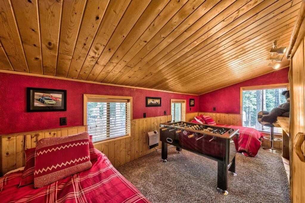 Cozy and central Tahoe cabin with private hot-tub outdoor fireplaces close to slopes - Property Image 2