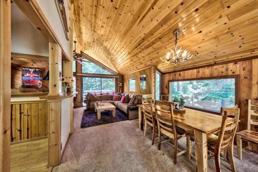 Cozy and central Tahoe cabin with private hot-tub outdoor fireplaces close to slopes - Property Image 14