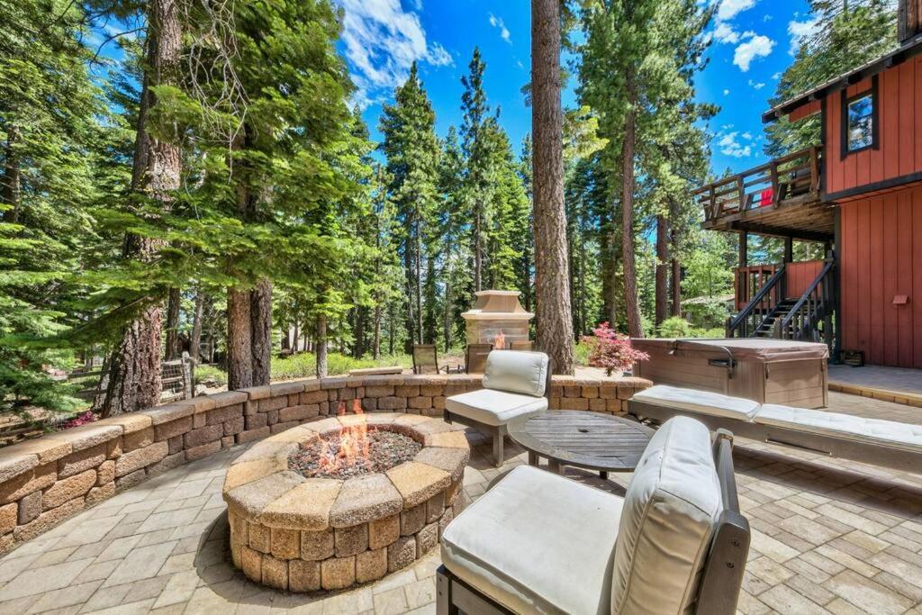 Cozy and central Tahoe cabin with private hot-tub outdoor fireplaces close to slopes - Property Image 8