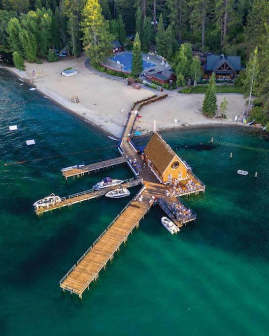Cozy and central Tahoe cabin with private hot-tub outdoor fireplaces close to slopes - Property Image 6