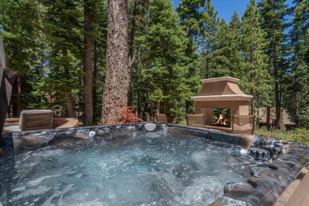 Cozy and central Tahoe cabin with private hot-tub outdoor fireplaces close to slopes - Property Image 3