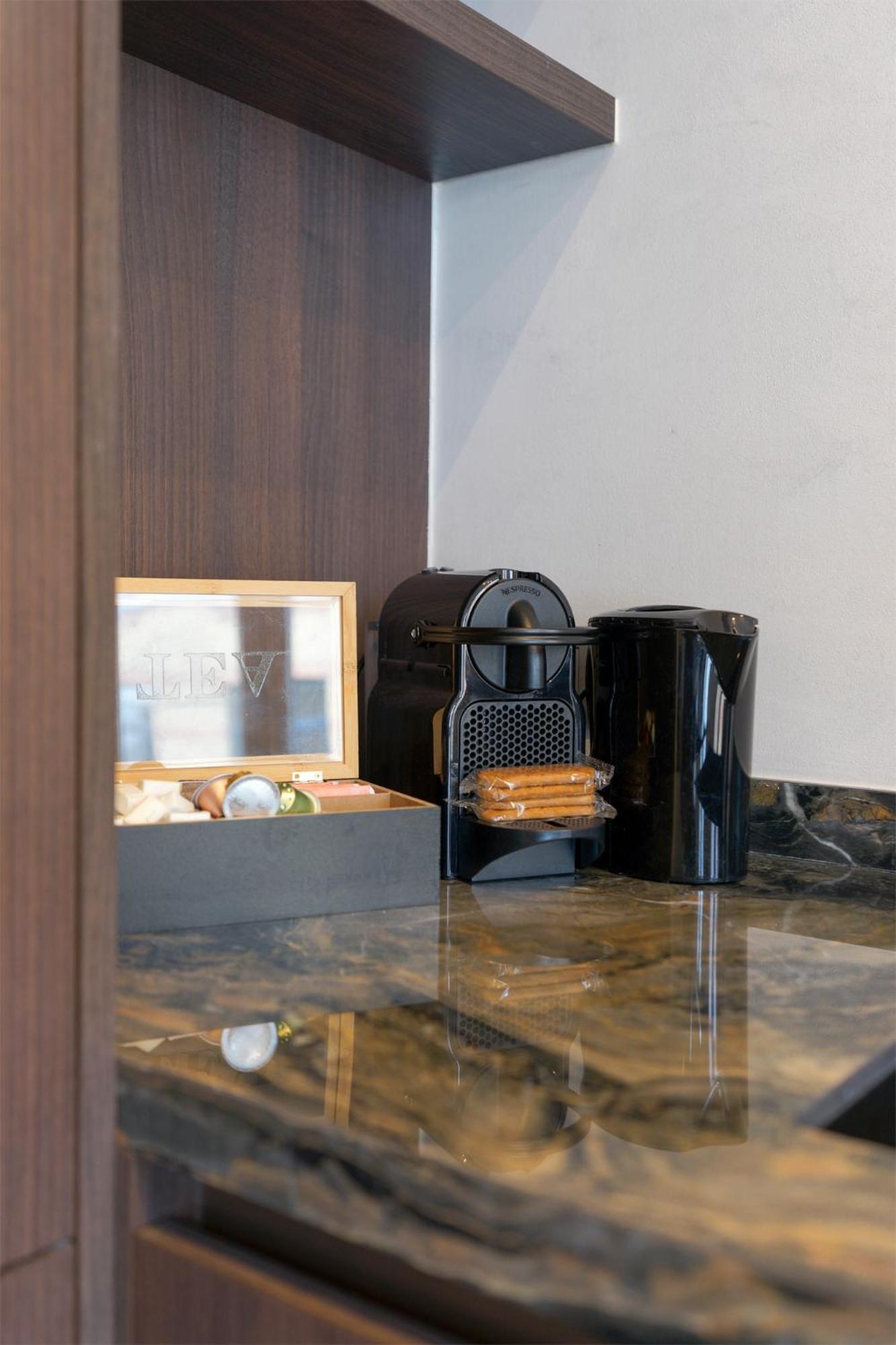 Classy 1BR Apartment Overlooking a Beautiful Park